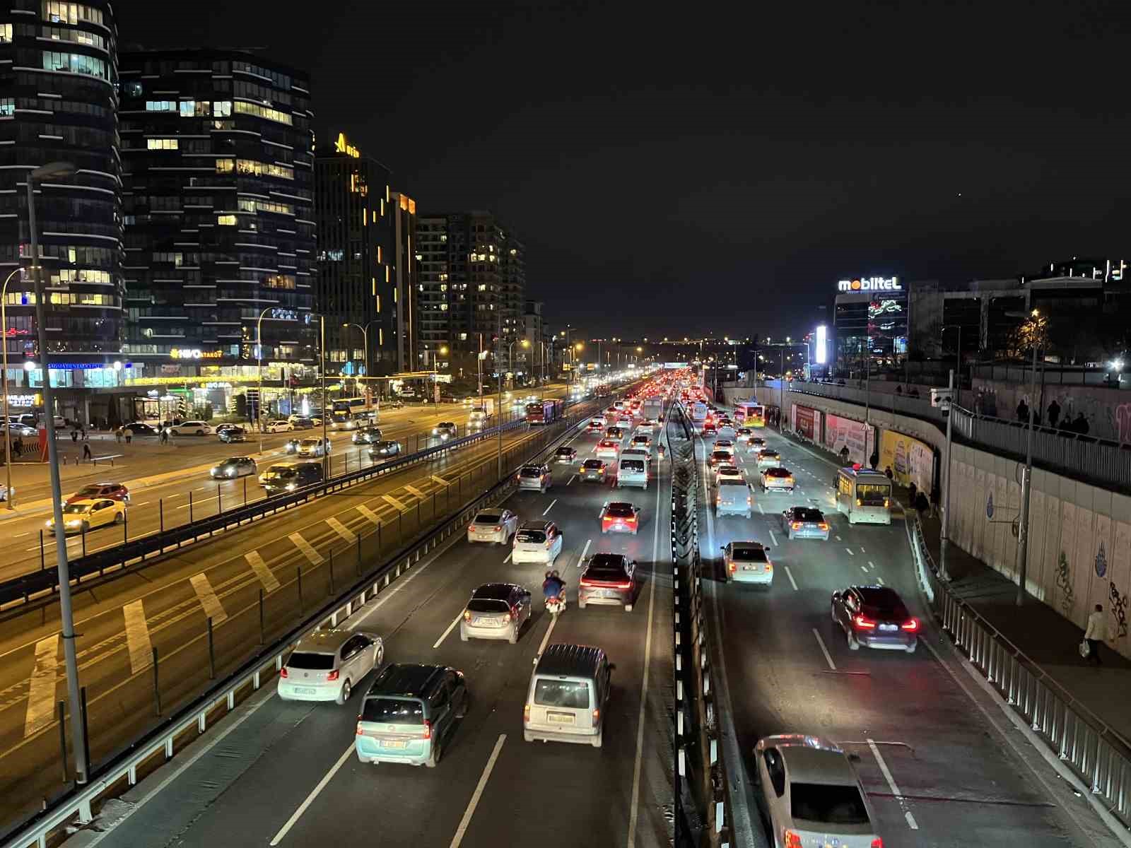 İstanbul’da trafik yoğunluğu yüzde 83’e ulaştı
