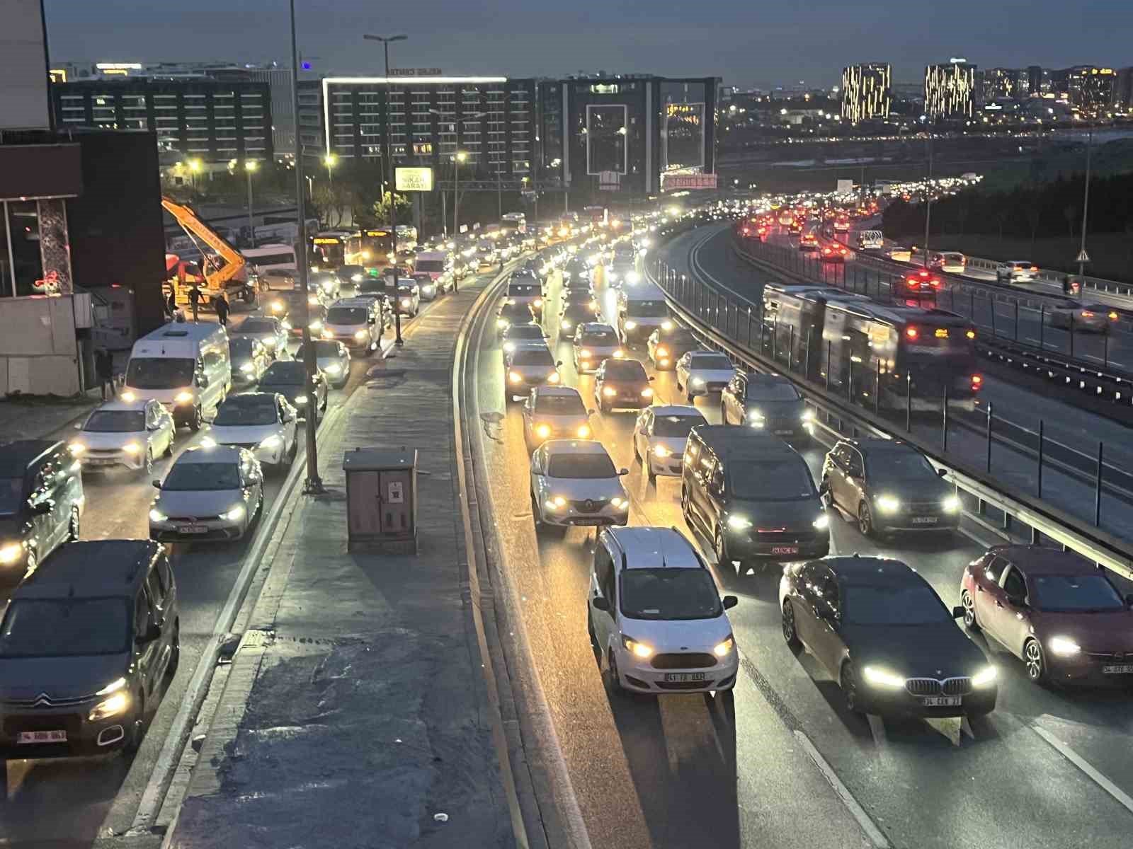İstanbul’da trafik yoğunluğu yüzde 83’e ulaştı
