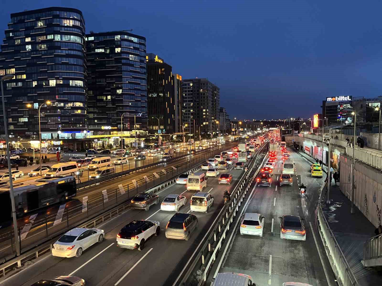 İstanbul’da trafik yoğunluğu yüzde 83’e ulaştı
