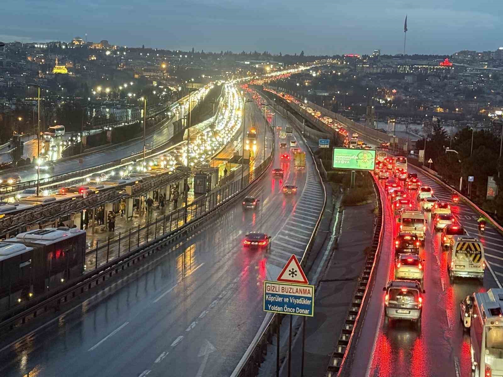 İstanbul’da trafik yoğunluğu yüzde 90’a yaklaştı
