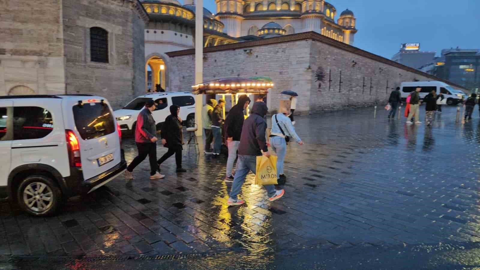 İstanbul’da uyarıların ardından sağanak yağış başladı
