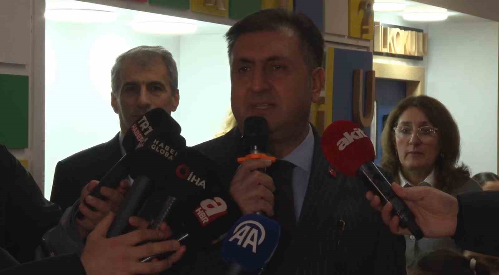 İstanbul’da yarıyıl tatilinin ardından ders zili çaldı: İlk ders "Bayrak Sevgisi" oldu
