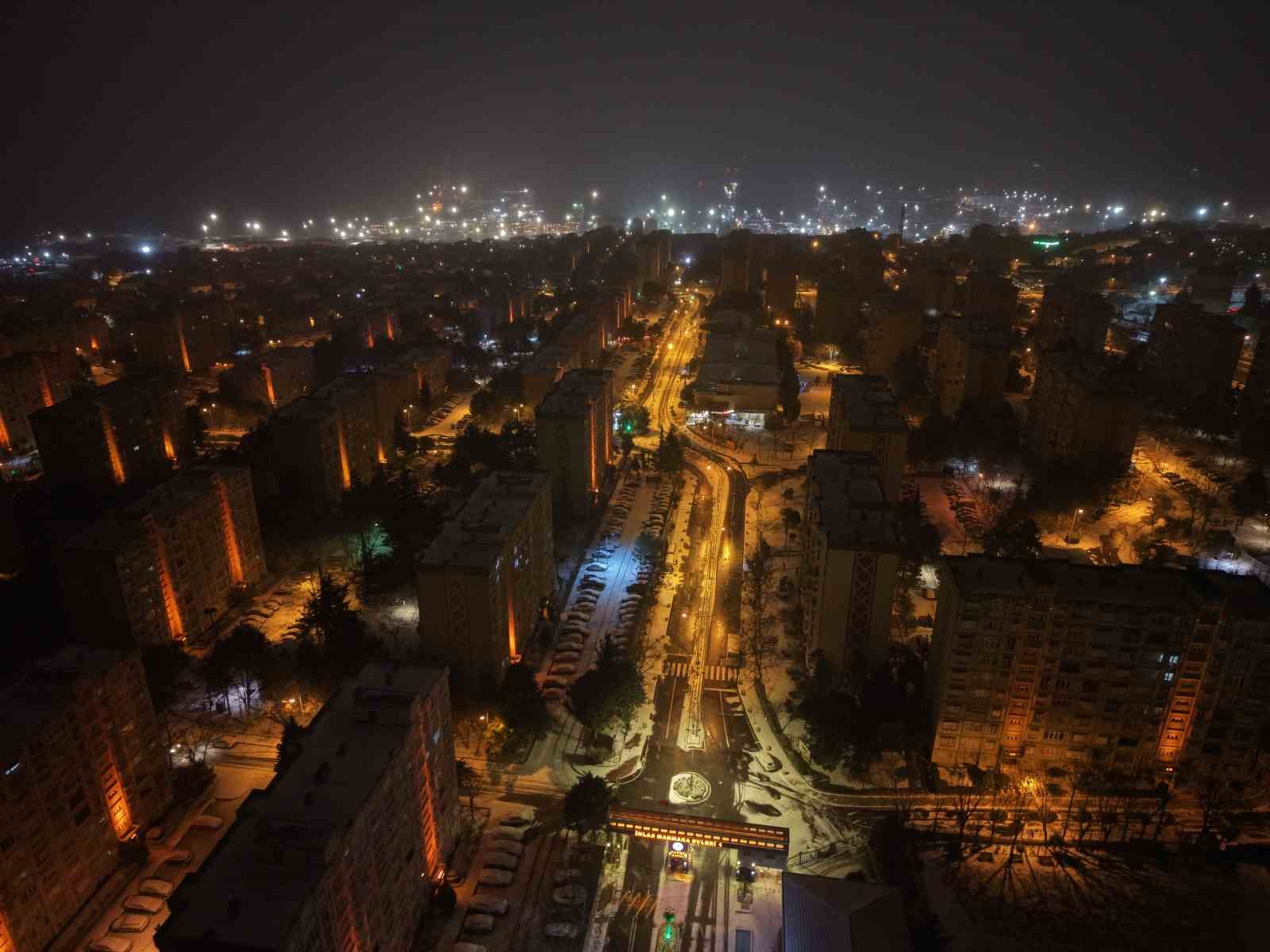 İstanbul’da yoğun kar yağışı böyle görüntülendi
