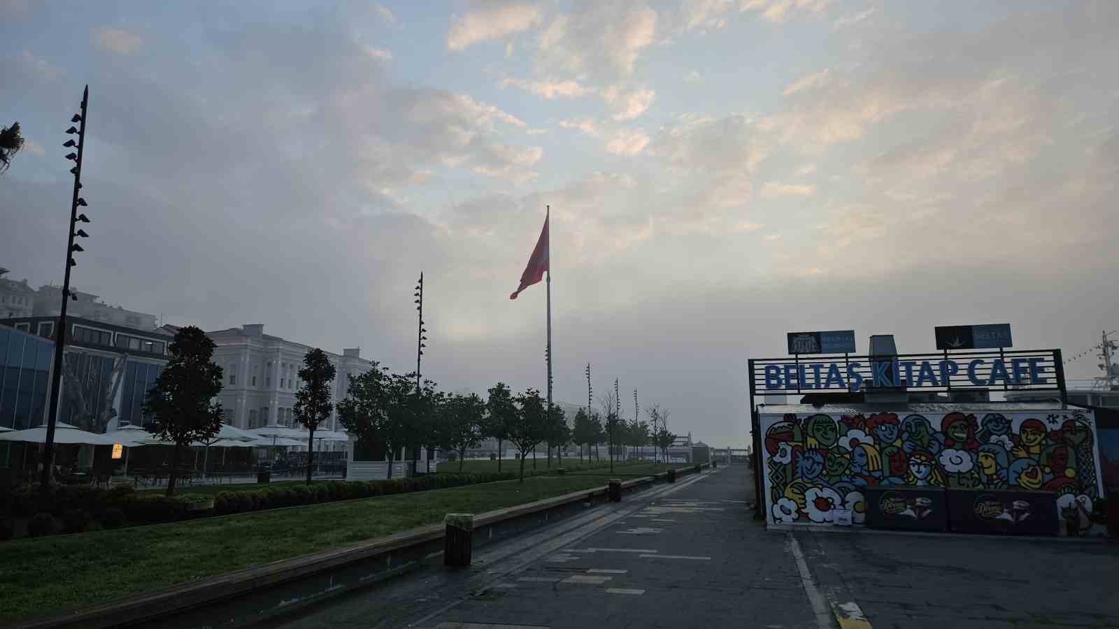 İstanbul’da yoğun sis: Boğaz hattı trafiğe kapatıldı
