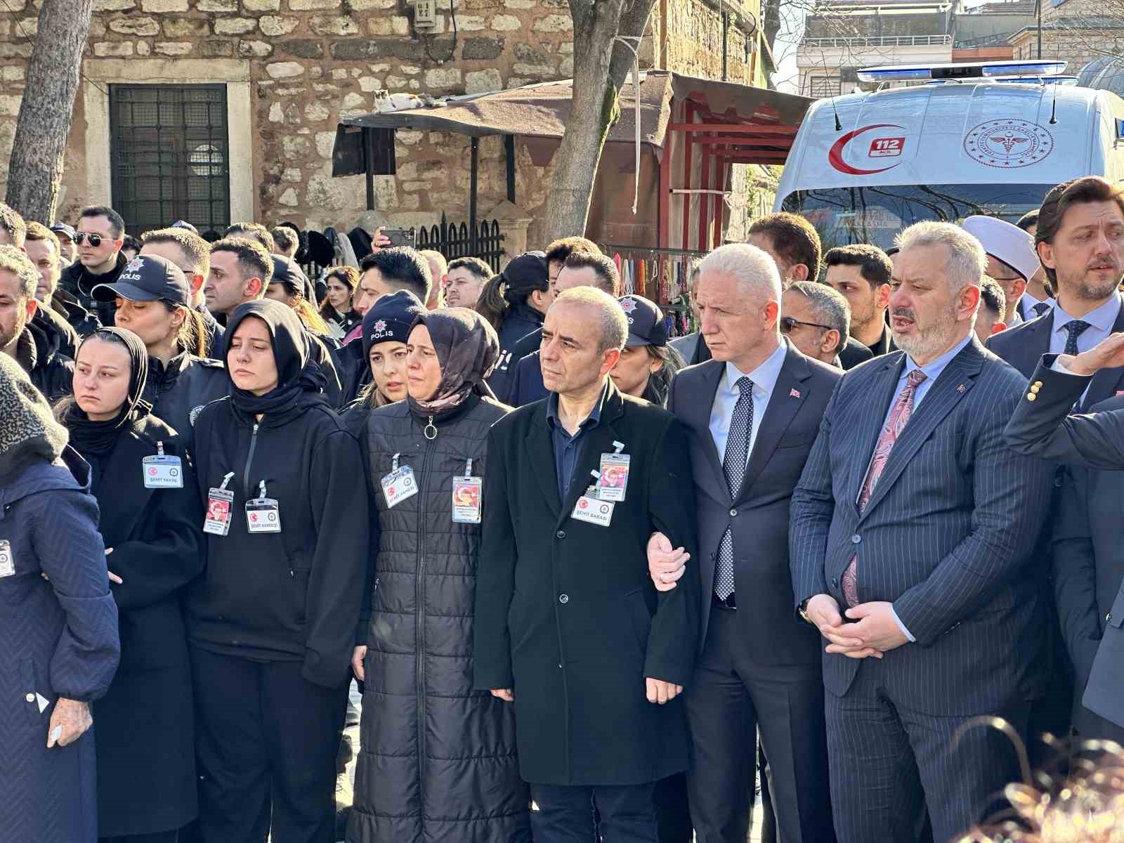 İstanbul’daki kazada şehit olan polis memuru son yolculuğuna uğurlandı
