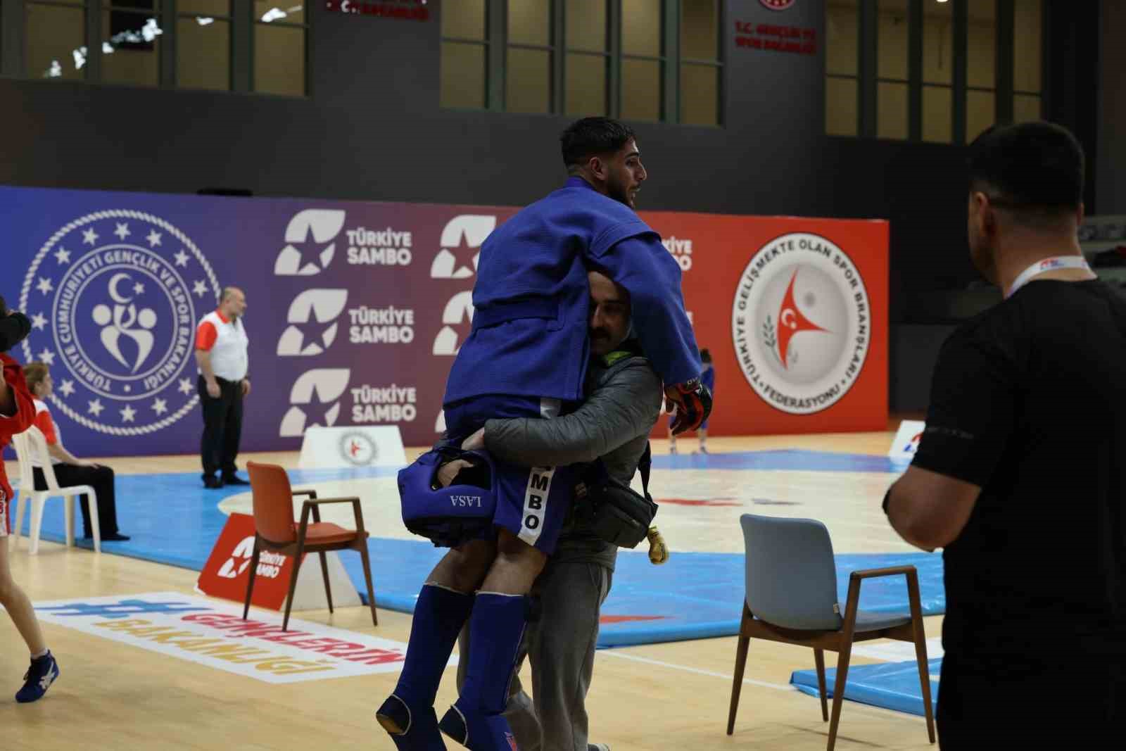 İstanbul’daki ‘Sambo Şampiyonası’nda Elazığ rüzgarı
