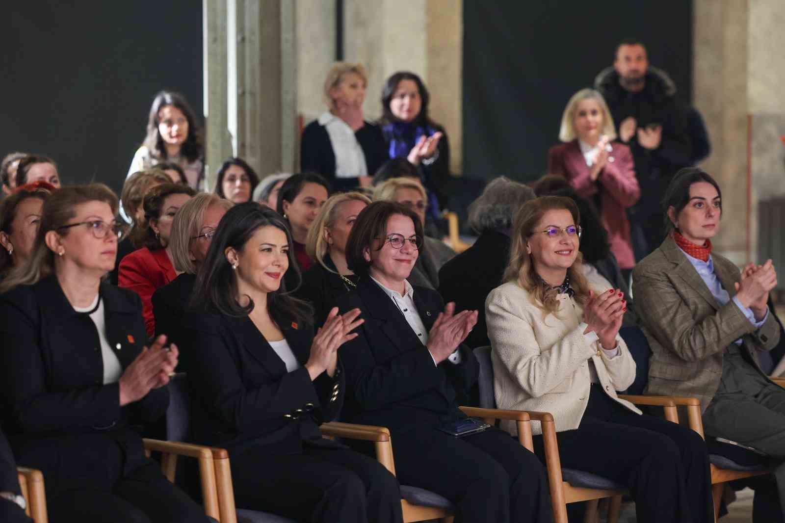 İstanbul’dan 8 Mart’ta güçlü eşitlik mesajı
İstanbul’dan 8 Mart’ta güçlü eşitlik mesajı