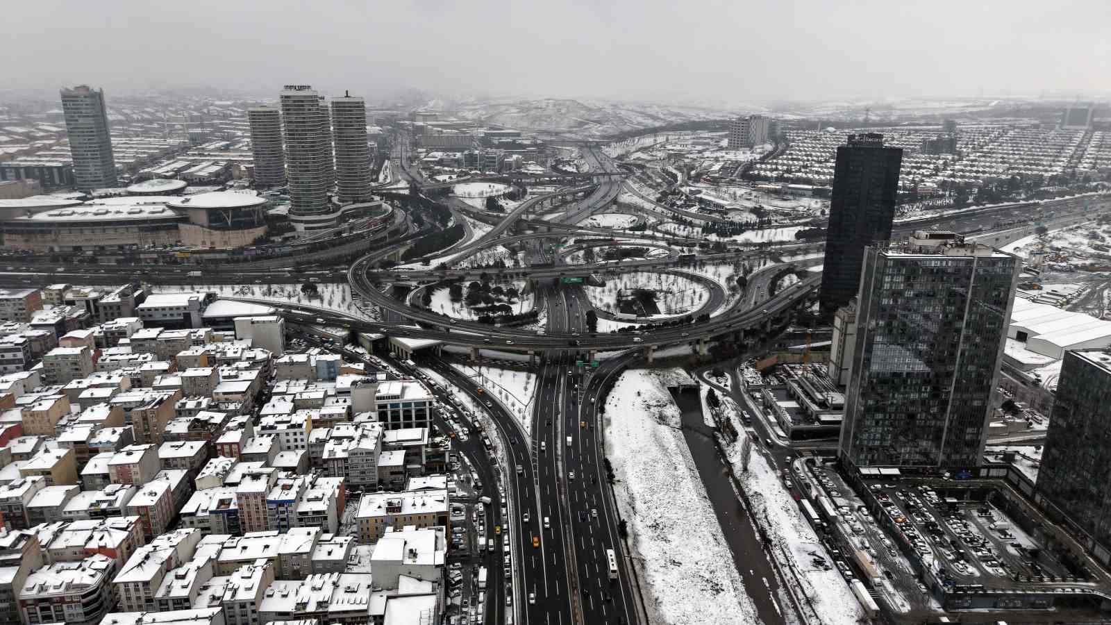 İstanbul’dan kar manzaraları havadan görüntülendi
