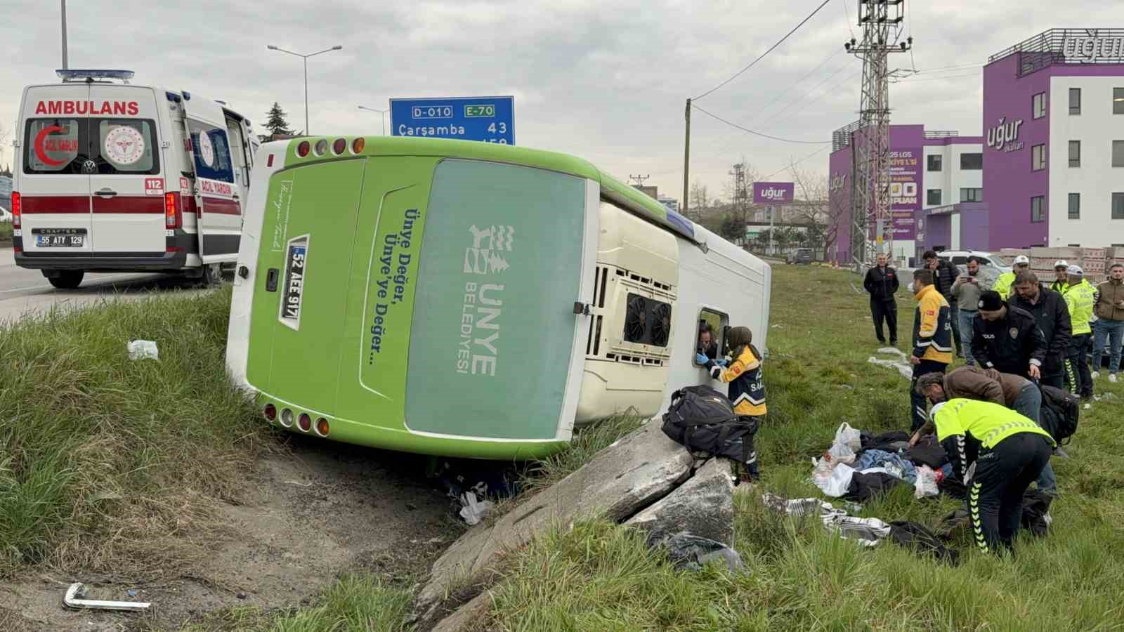 İstanbul’dan yarışmadan dönen öğrencileri taşıyan midibüs şarampole devrildi: 9’u öğrenci 15 yaralı
