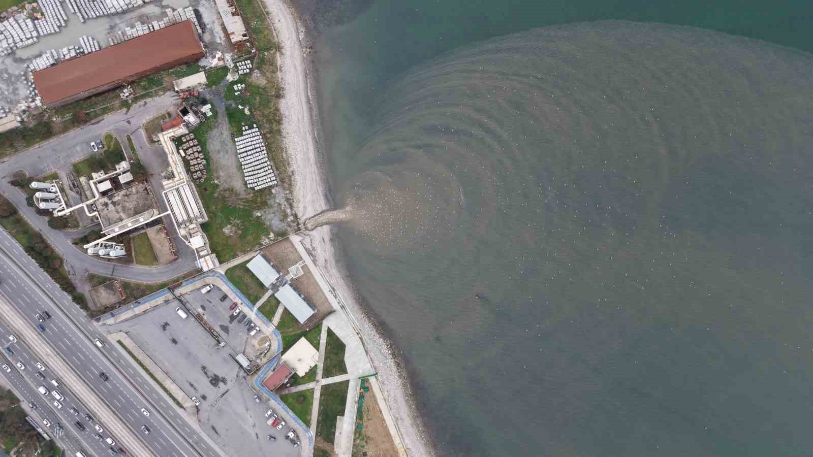 İstanbul’un atık suları Marmara Denizi’nin rengini değiştiriyor
