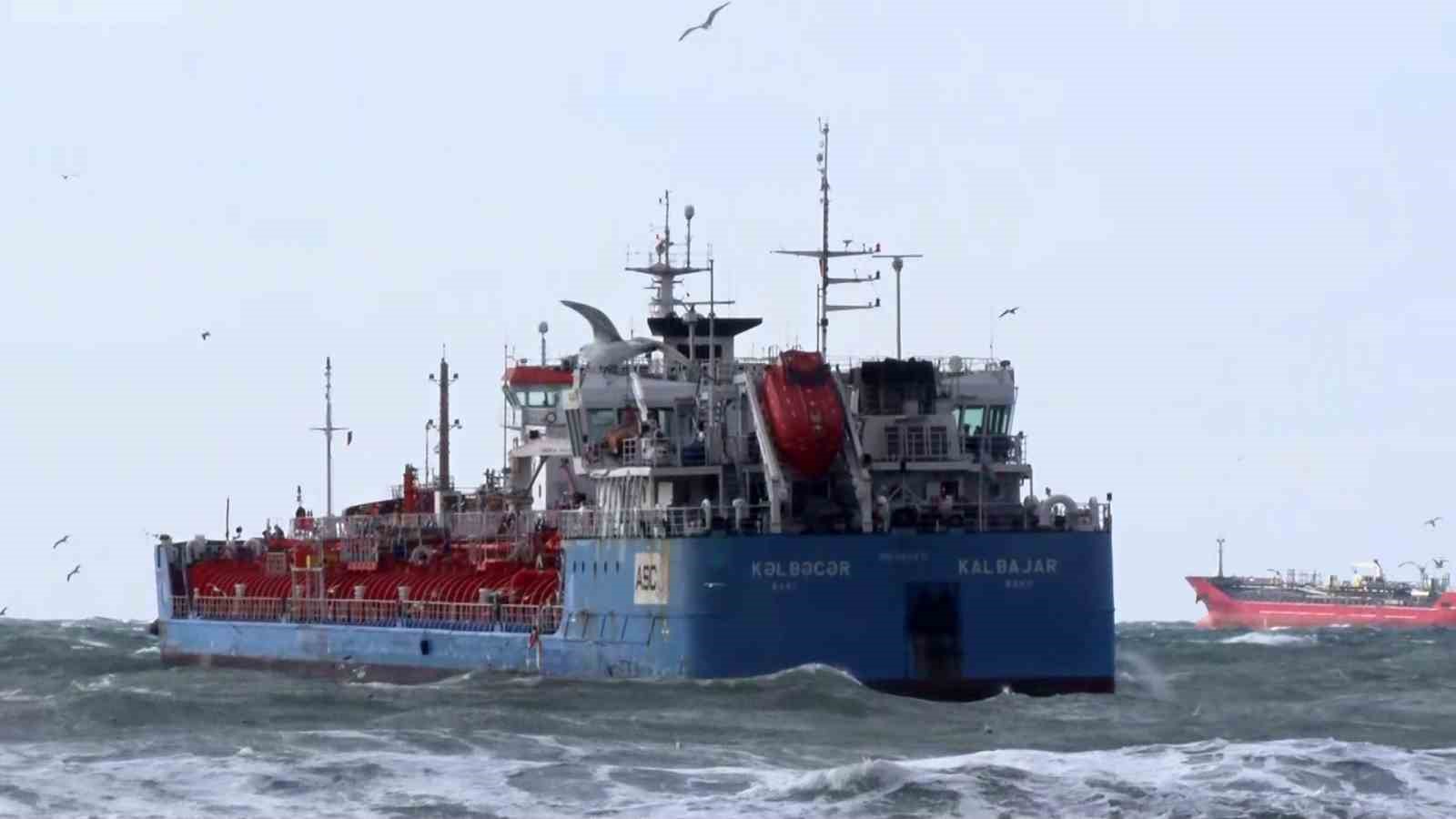 İstanbul’un Florya açıklarında Azerbaycan ve Türk bandrallı iki tankerden acil durum çağrısı geldi. Olay yerine kurtarma ekiplerinin sevk edildiği öğrenildi.
