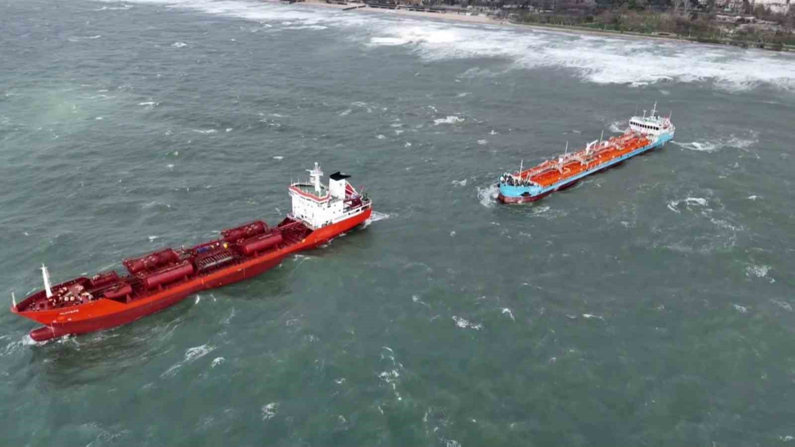 İstanbul’un Florya açıklarında Azerbaycan ve Türk bandrallı iki tankerden acil durum çağrısı geldi. Olay yerine kurtarma ekiplerinin sevk edildiği öğrenildi.
