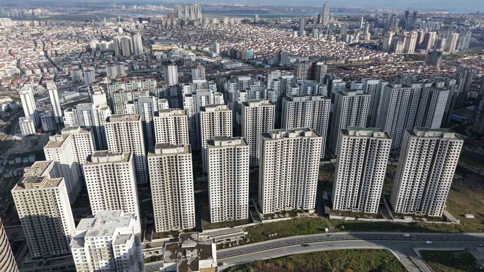 İstanbul’un gökdelen mezarlıkları Esenyurt’ta havadan görüntülendi
İstanbul’un gökdelen mezarlıkları Esenyurt’ta havadan görüntülendi