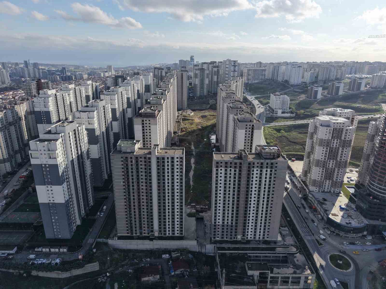 İstanbul’un gökdelen mezarlıkları Esenyurt’ta havadan görüntülendi
İstanbul’un gökdelen mezarlıkları Esenyurt’ta havadan görüntülendi