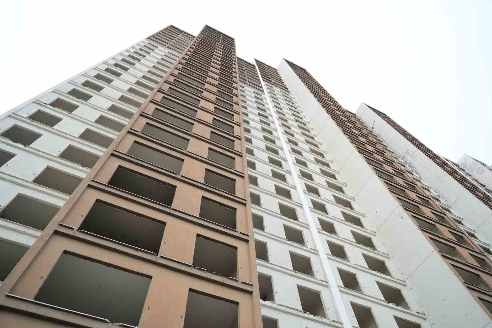 İstanbul’un gökdelen mezarlıkları Esenyurt’ta havadan görüntülendi
İstanbul’un gökdelen mezarlıkları Esenyurt’ta havadan görüntülendi