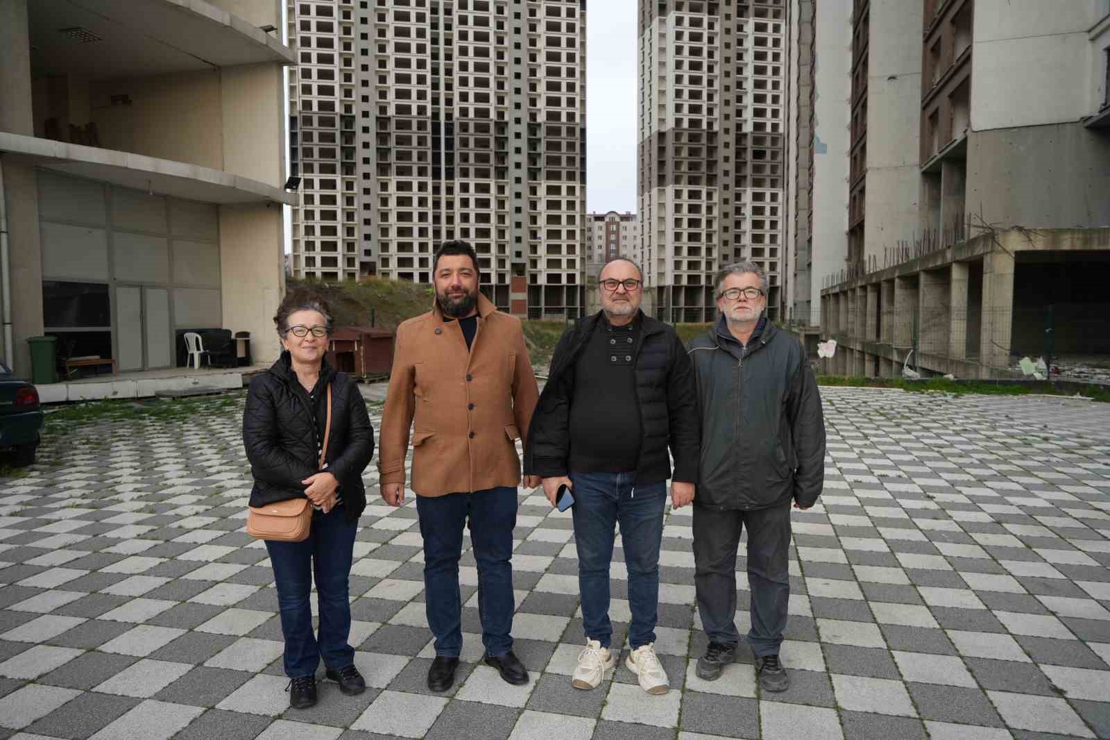 İstanbul’un gökdelen mezarlıkları Esenyurt’ta havadan görüntülendi
İstanbul’un gökdelen mezarlıkları Esenyurt’ta havadan görüntülendi