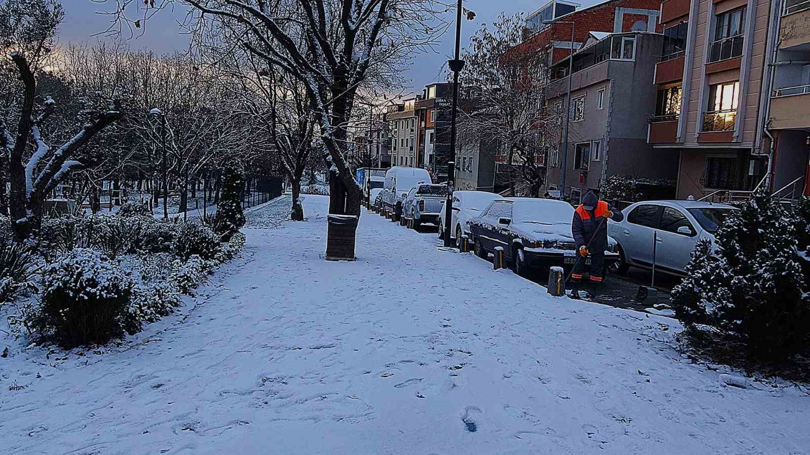 İstanbul’un yüksek kesimleri beyaza büründü
