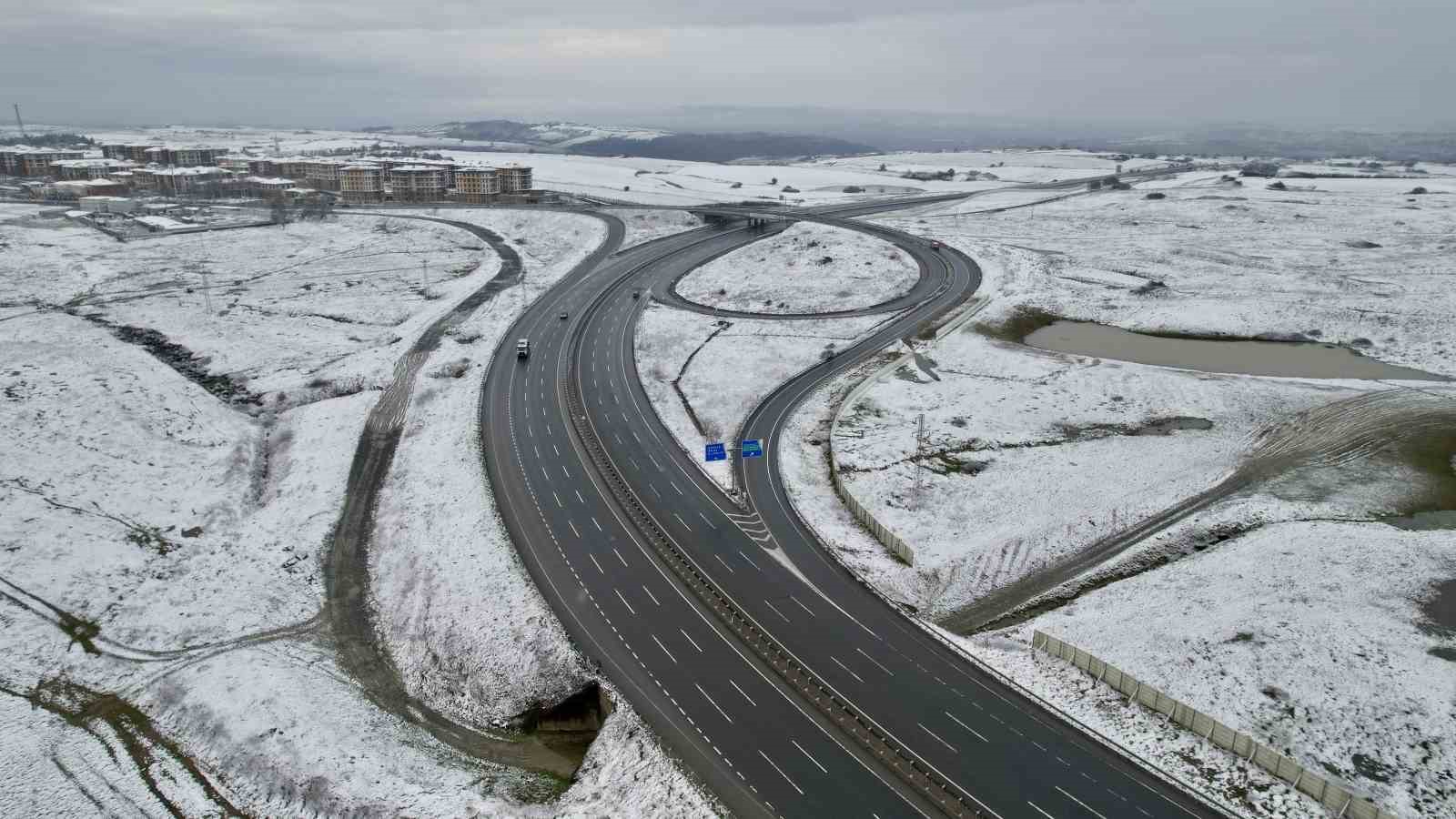 İstanbul’un yüksek kesimlerinde kar etkili oldu
