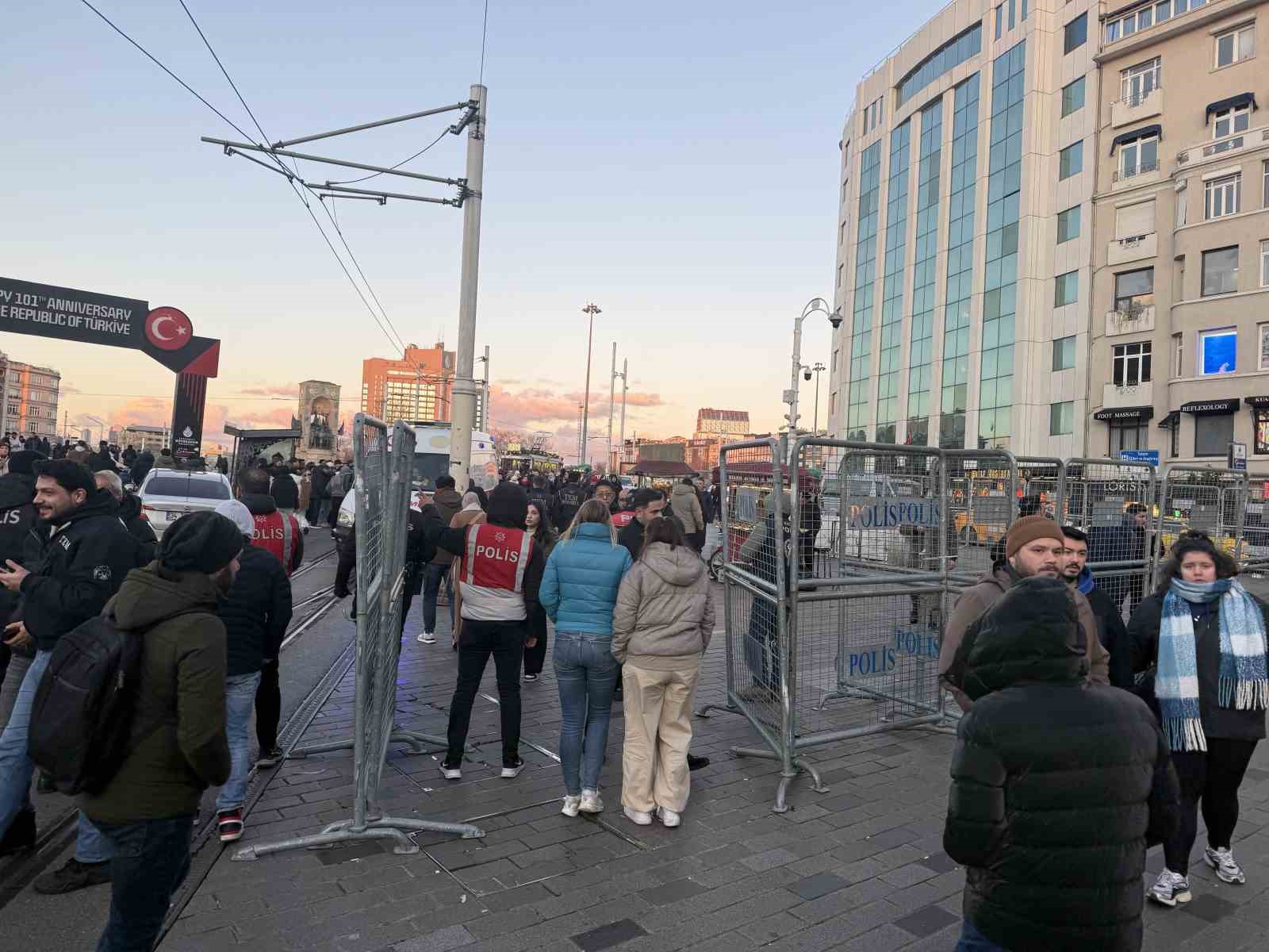 İstiklal caddesi girişinde yoğun güvenlik önlemi

