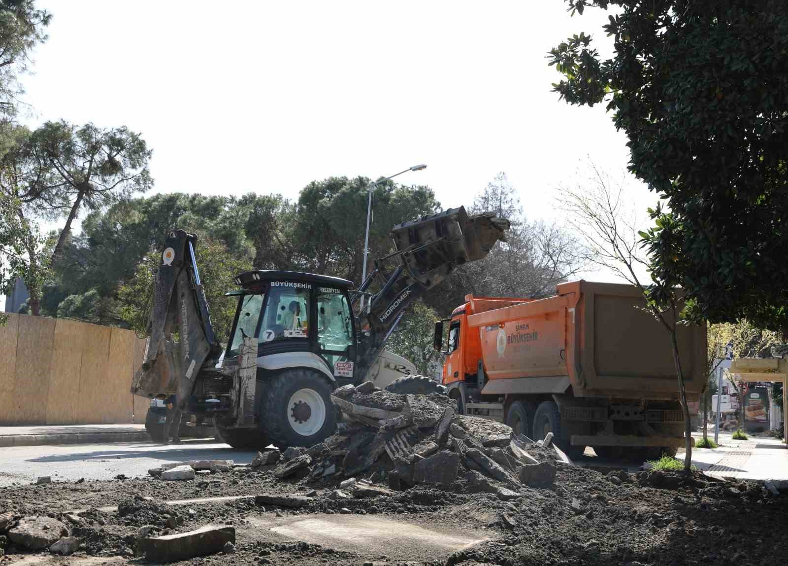 İstiklal Caddesi’nde asfalt ve kaldırım çalışmalarına başlandı
