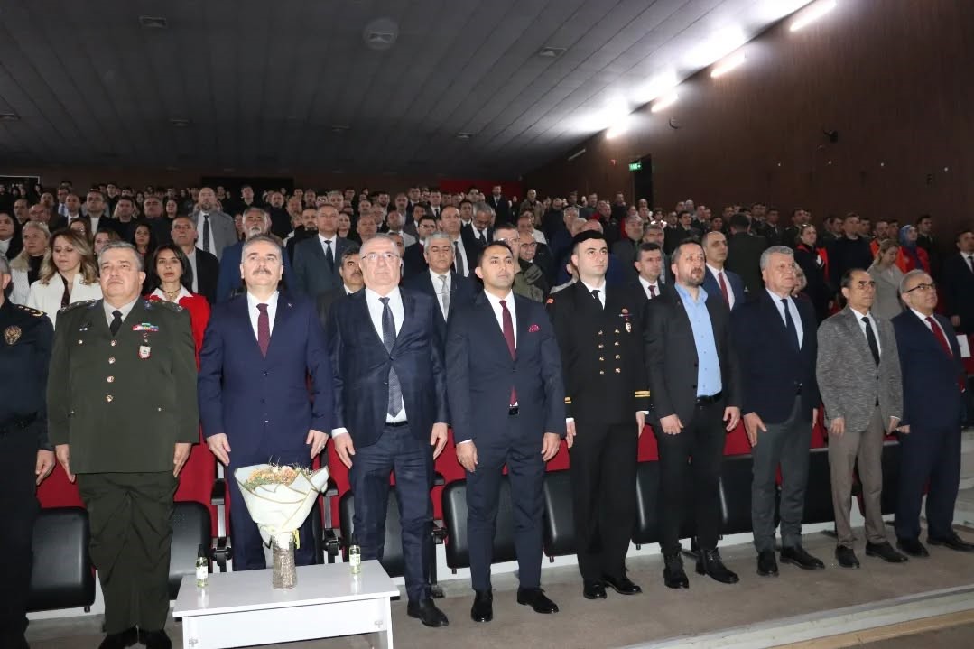 İstiklal Marşı’nın Kabulü ve Mehmet Akif Ersoy’u Anma Programı Edremit’te gerçekleştirildi
