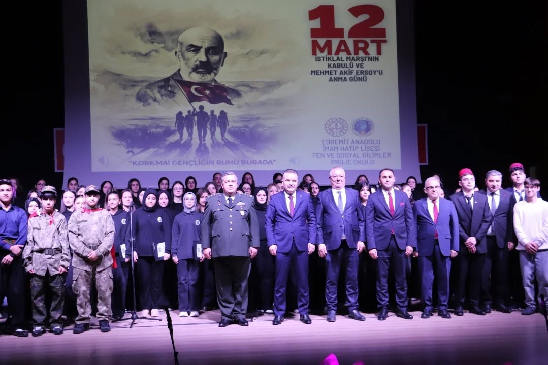 İstiklal Marşı’nın Kabulü ve Mehmet Akif Ersoy’u Anma Programı Edremit’te gerçekleştirildi

