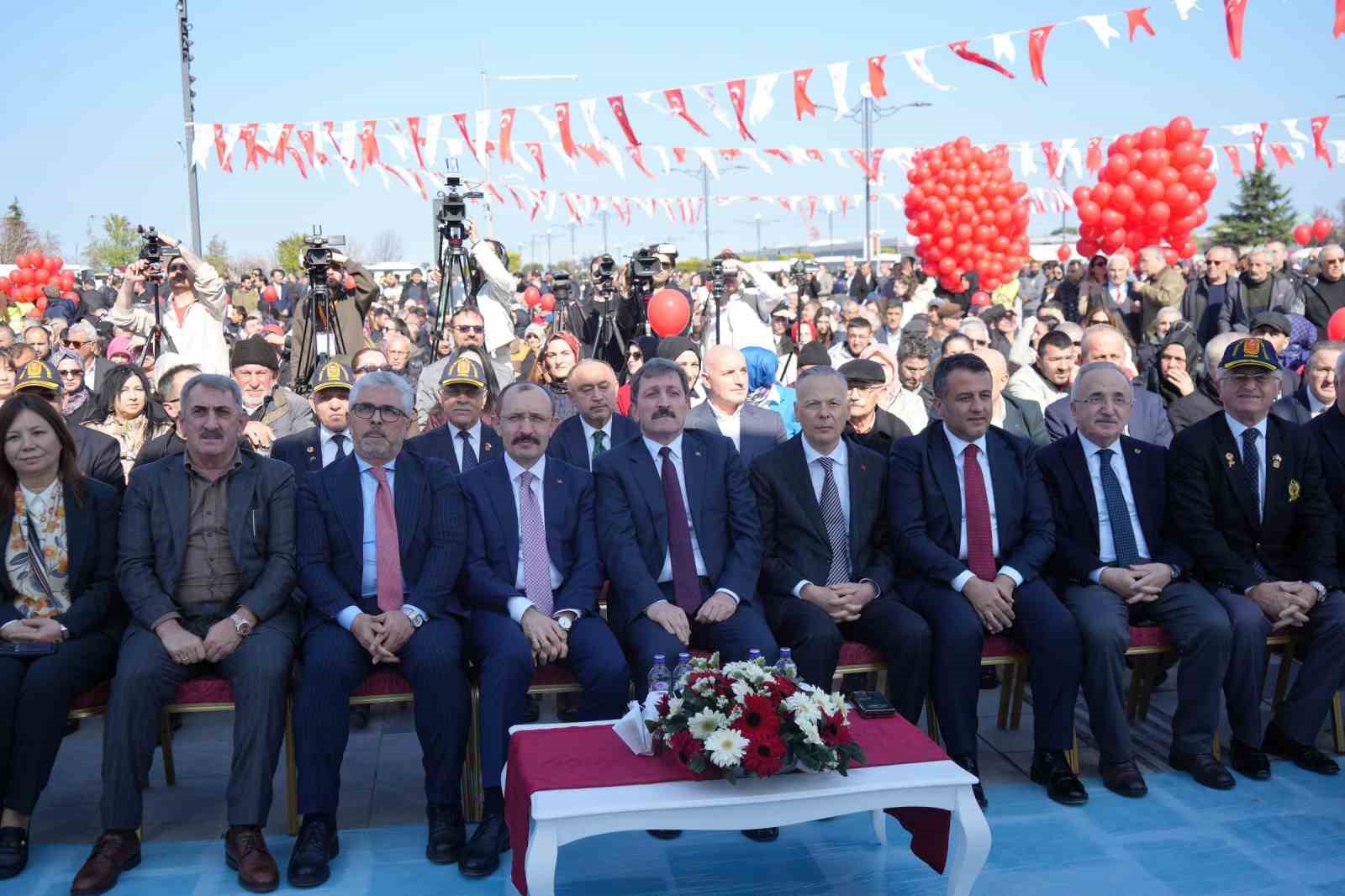 İstiklal Meydanı’na görkemli açılış
İstiklal Meydanı’na görkemli açılış
