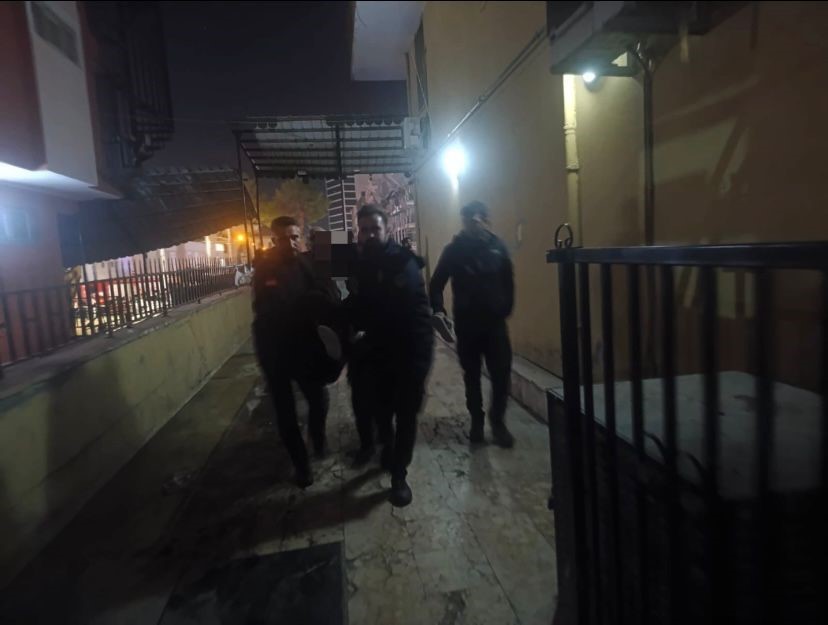 İstinat duvarı çöken binadaki vatandaşlar tahliye edildi
