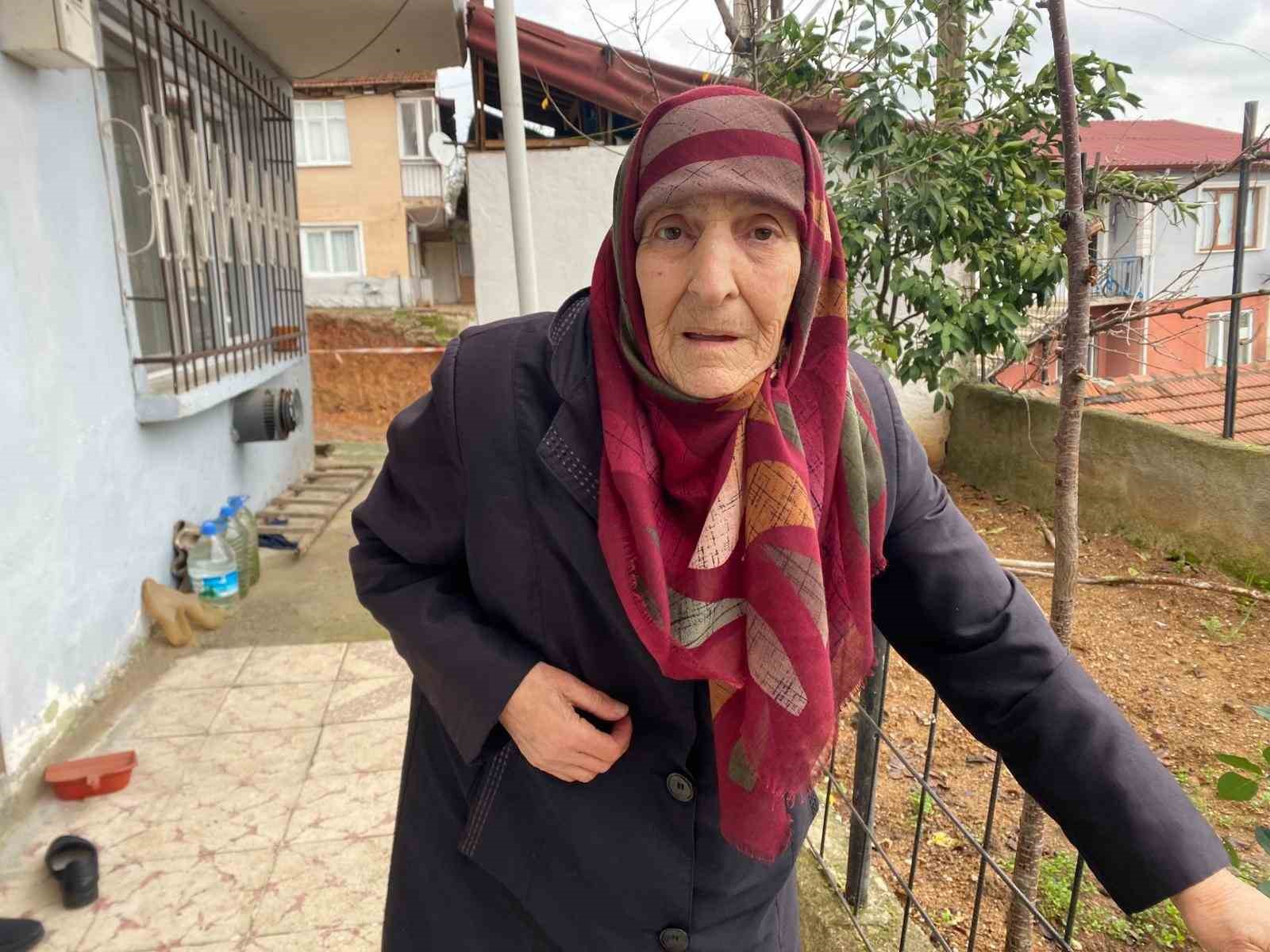 İstinat duvarı çökünce ortalık savaş alanına döndü
