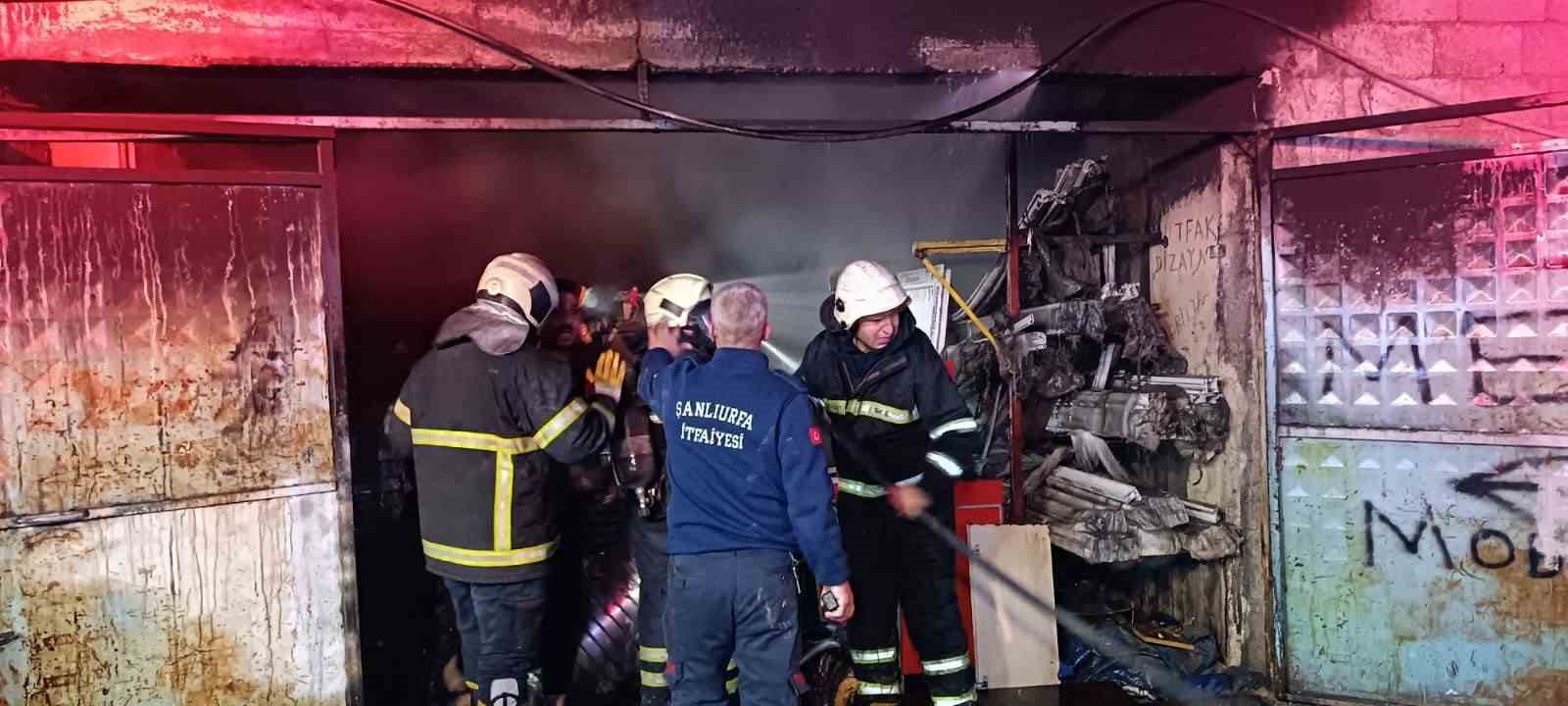 İşyerindeki yangına itfaiye müdahale etti
