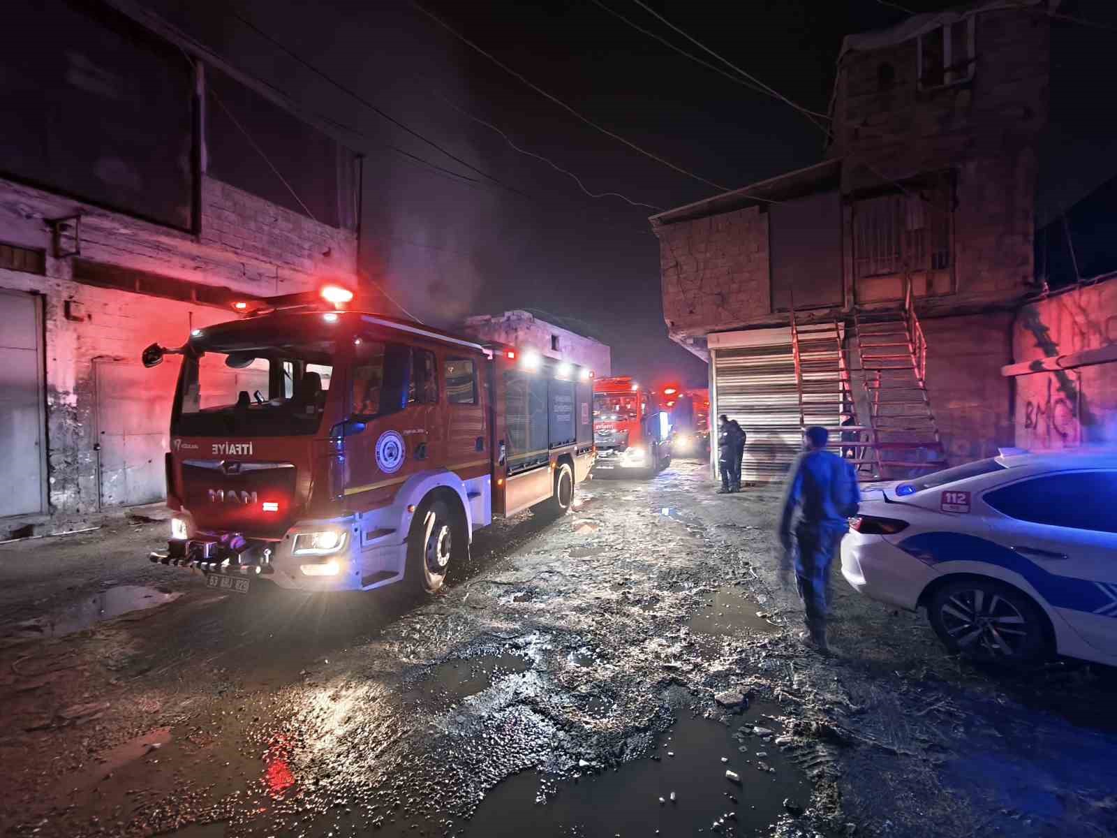 İşyerindeki yangına itfaiye müdahale etti
