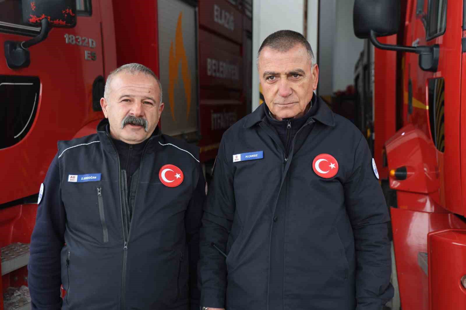 İtfaiye çavuşu 32 yılın ardından son telsiz anonsunu yaparak emekli oldu
