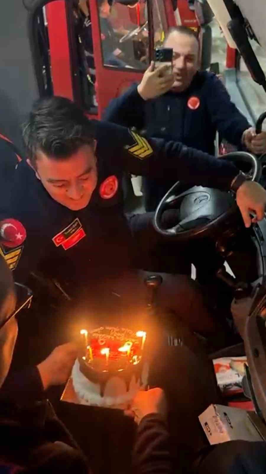 İtfaiye şoförüne yürek hoplatan sürpriz: "Anam anam benim ev"
