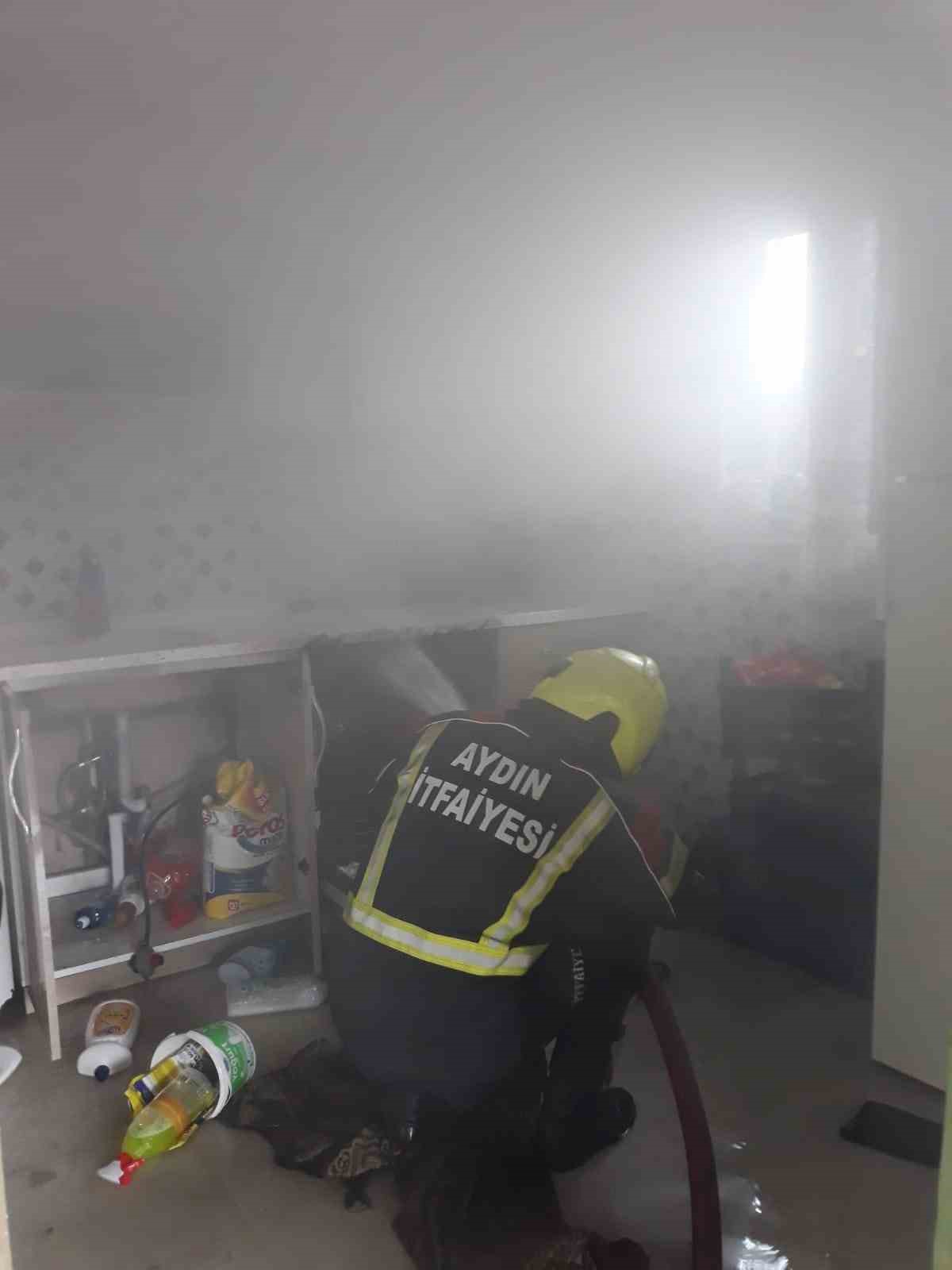 İtfaiyenin hızlı müdahalesiyle alevler diğer odalara sıçramadan söndürüldü
