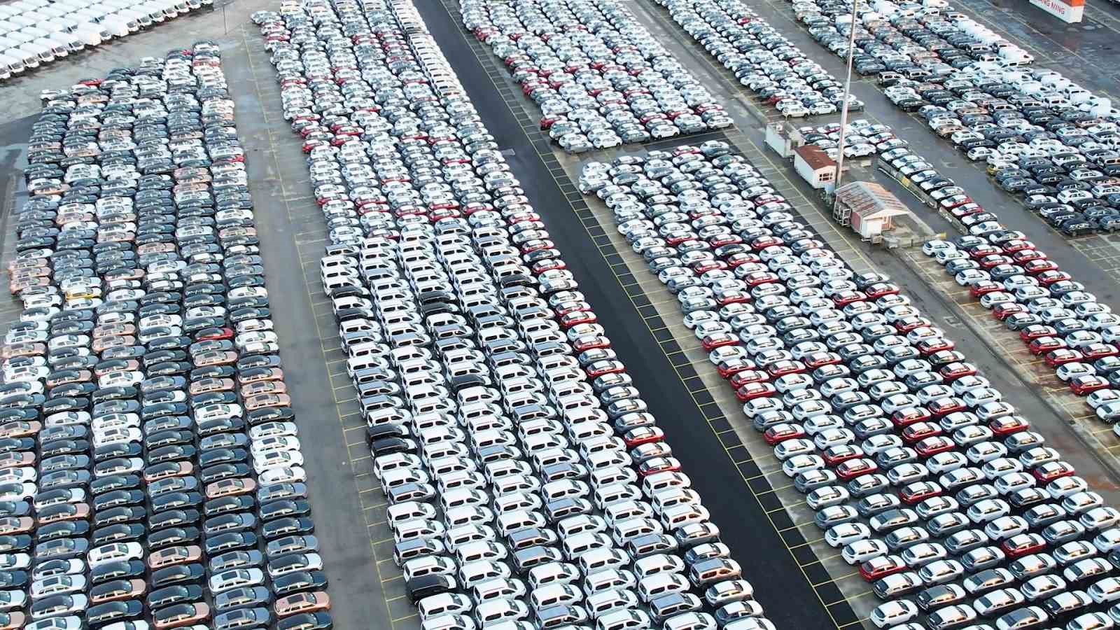 İthal otomobiller Haydarpaşa Limanı’nı doldurdu
