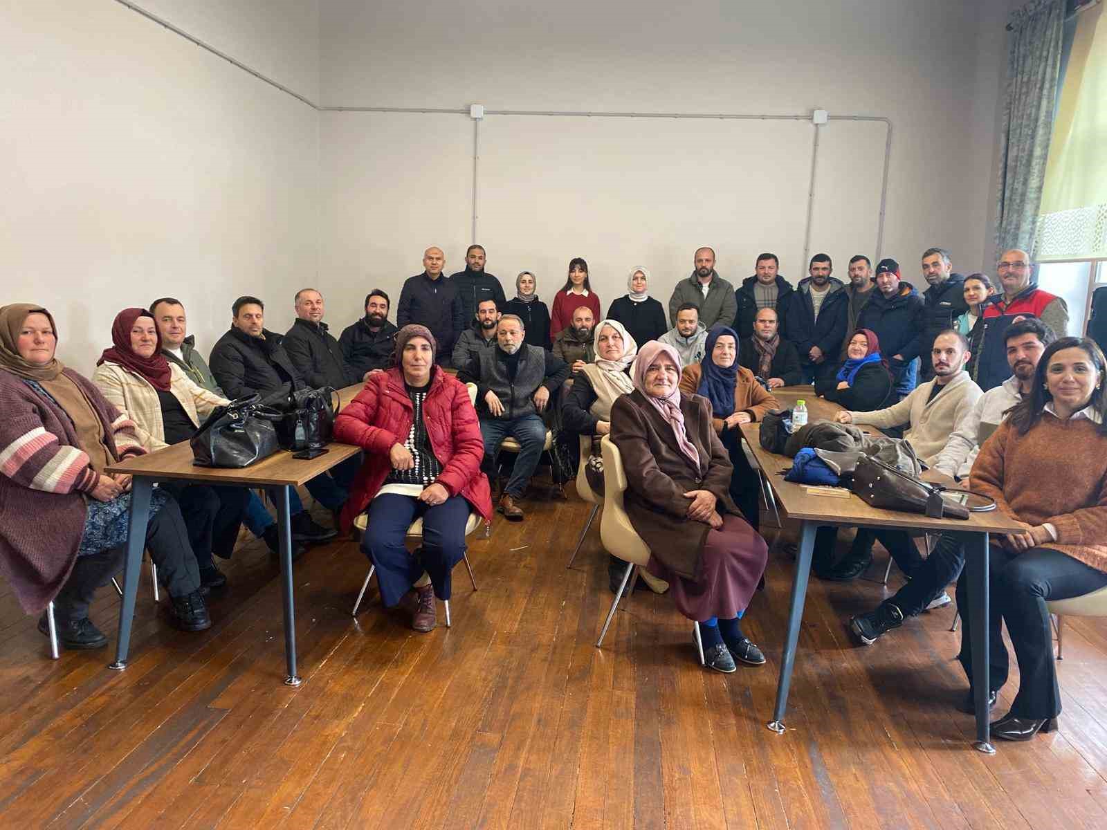 İyi tarım uygulamaları eğitimi gerçekleştirildi
İyi tarım uygulamaları eğitimi gerçekleştirildi