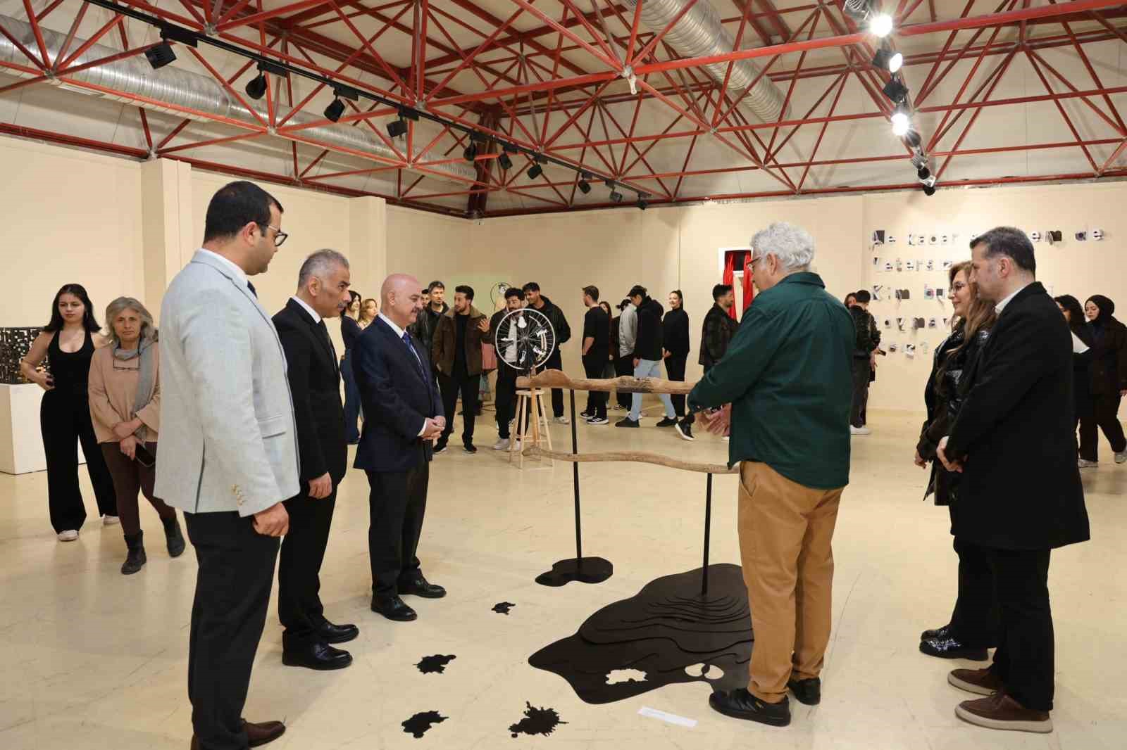 İyimserlik Etrafında Kayıtlar karma sergisi açıldı
