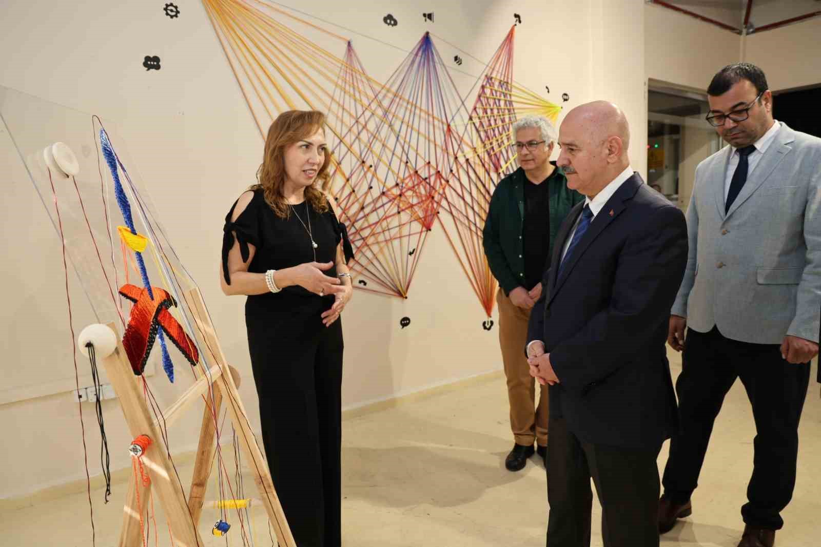 İyimserlik Etrafında Kayıtlar karma sergisi açıldı
