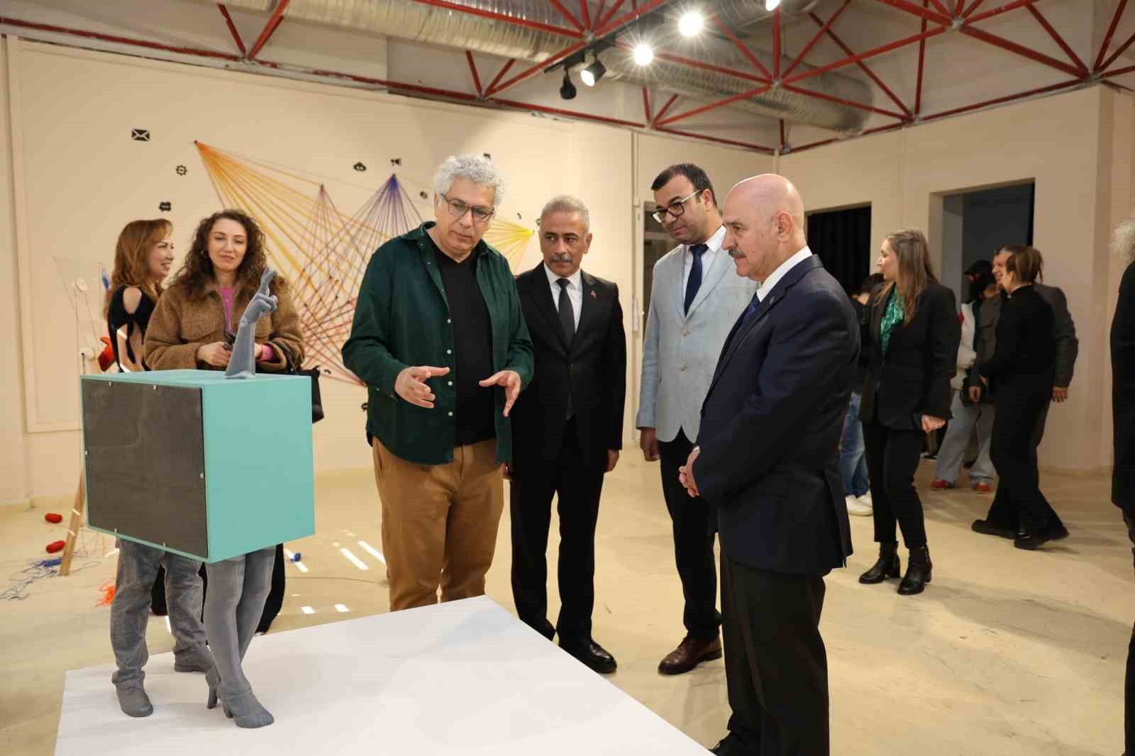 İyimserlik Etrafında Kayıtlar karma sergisi açıldı
