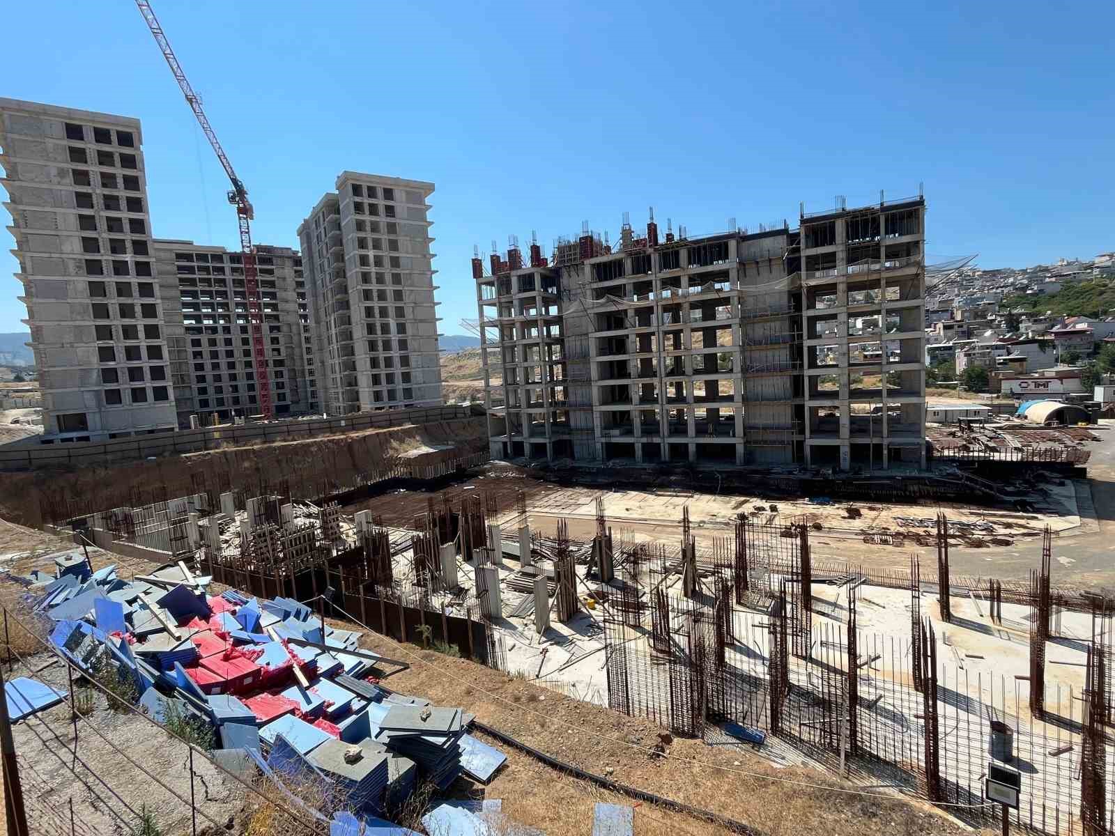 İZBETON AŞ’ye yönelik ‘asfalt kaplama ve yol, inşaat yenileme işi’ davasında tanıklar dinlendi
İZBETON AŞ’ye yönelik ‘asfalt kaplama ve yol, inşaat yenileme işi’ davasında tanıklar dinlendi