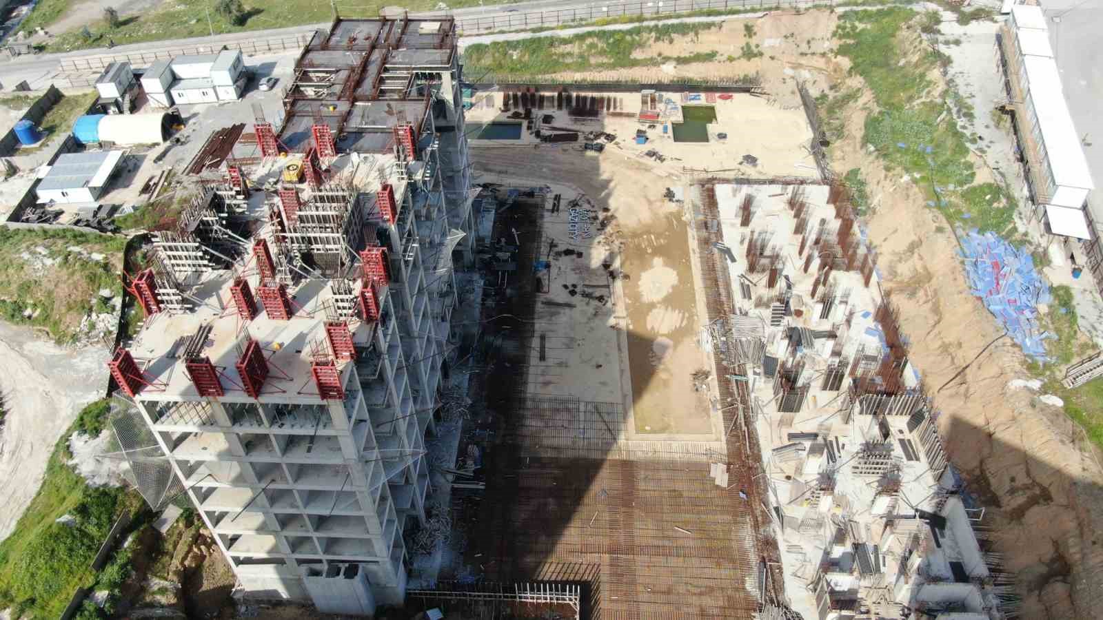 İZBETON soruşturmasında dosyaya giren dilekçeye göre ortaklardan habersiz projeye 11 villa eklenmiş
İZBETON soruşturmasında dosyaya giren dilekçeye göre ortaklardan habersiz projeye 11 villa eklenmiş