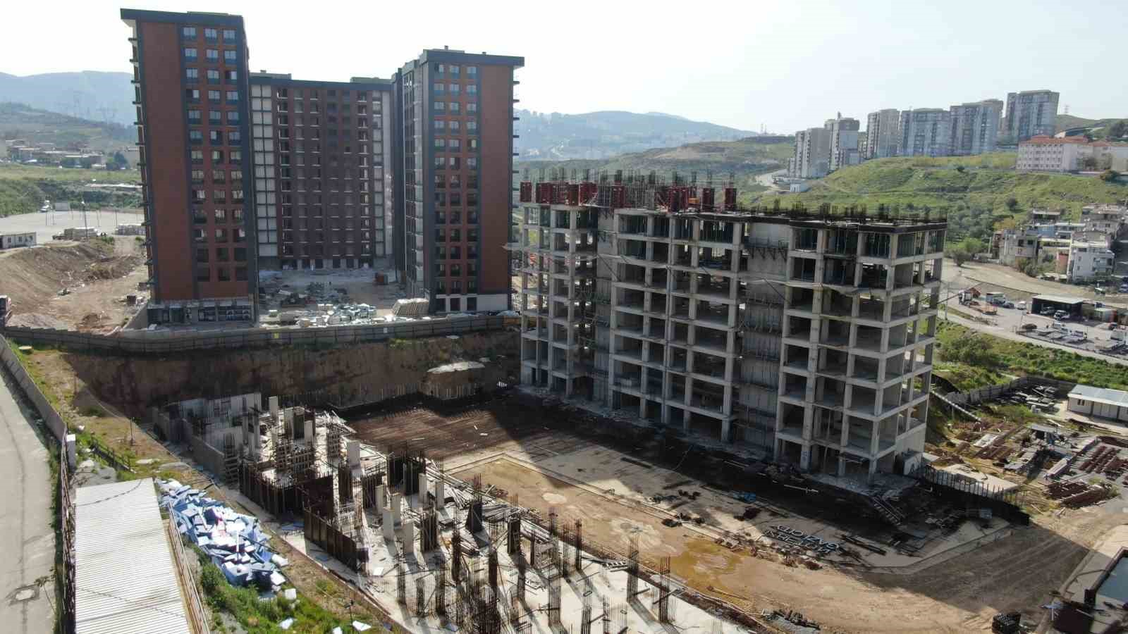 İZBETON soruşturmasında dosyaya giren dilekçeye göre ortaklardan habersiz projeye 11 villa eklenmiş
İZBETON soruşturmasında dosyaya giren dilekçeye göre ortaklardan habersiz projeye 11 villa eklenmiş