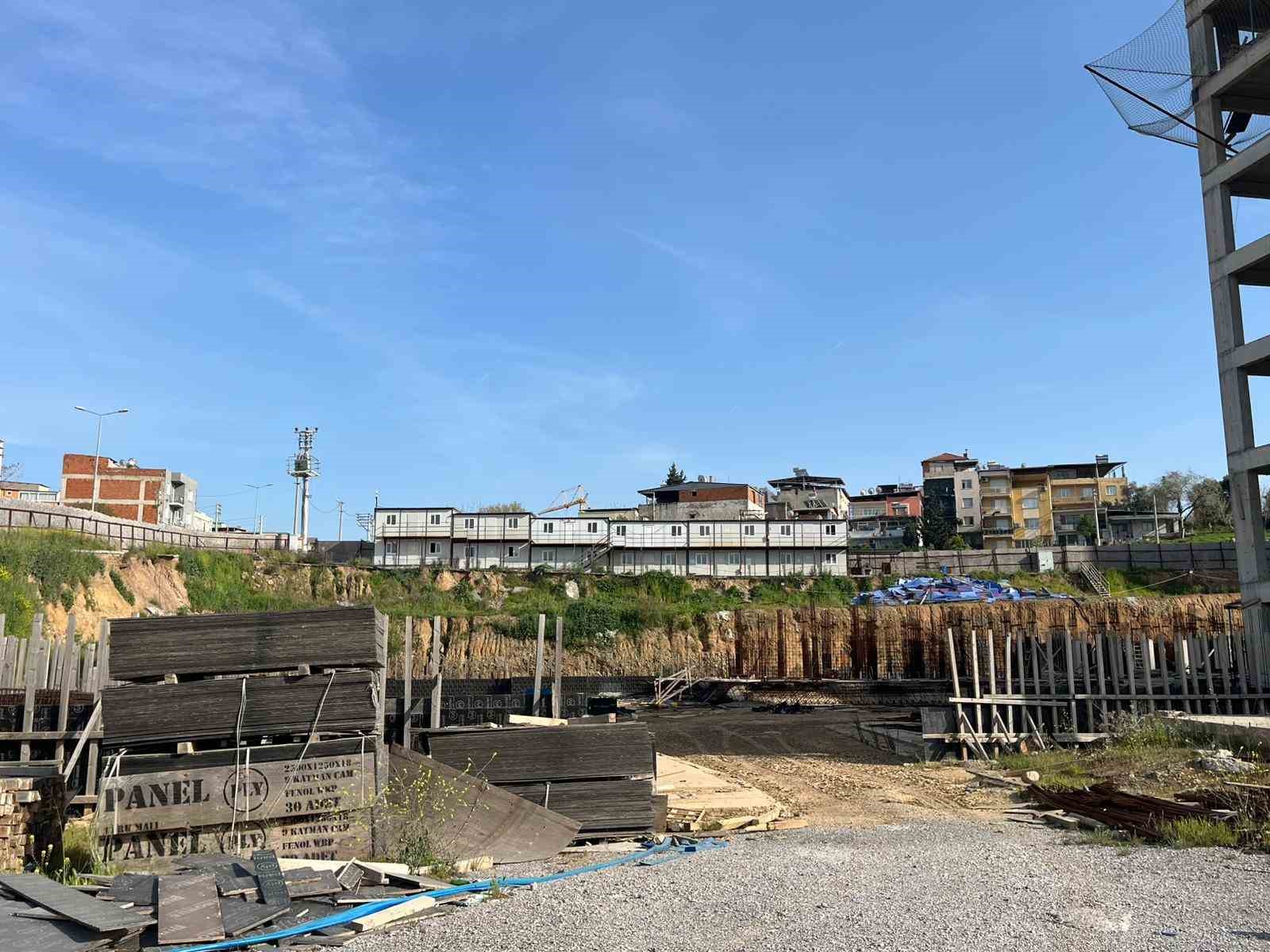 İZBETON soruşturmasında dosyaya giren dilekçeye göre ortaklardan habersiz projeye 11 villa eklenmiş
İZBETON soruşturmasında dosyaya giren dilekçeye göre ortaklardan habersiz projeye 11 villa eklenmiş