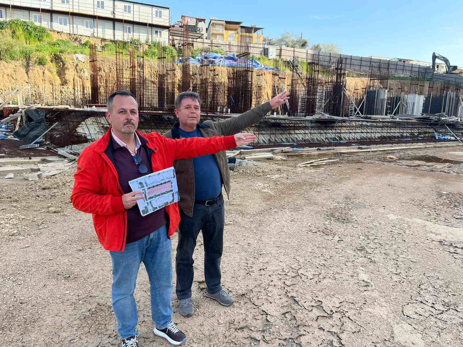 İZBETON soruşturmasında dosyaya giren dilekçeye göre ortaklardan habersiz projeye 11 villa eklenmiş
İZBETON soruşturmasında dosyaya giren dilekçeye göre ortaklardan habersiz projeye 11 villa eklenmiş