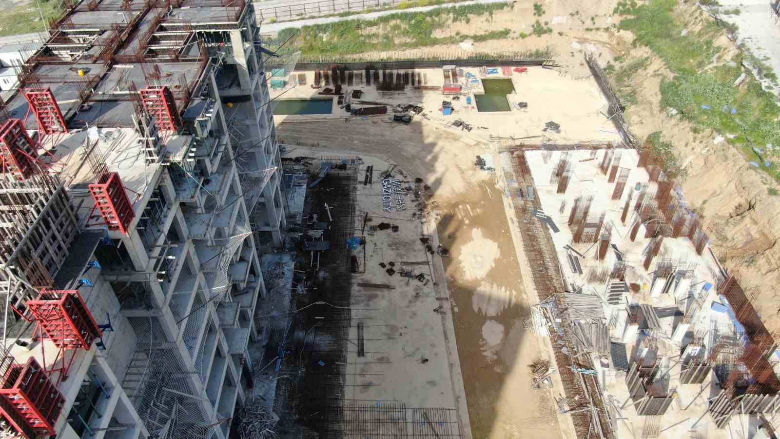 İZBETON soruşturmasında dosyaya giren dilekçeye göre ortaklardan habersiz projeye 11 villa eklenmiş
İZBETON soruşturmasında dosyaya giren dilekçeye göre ortaklardan habersiz projeye 11 villa eklenmiş