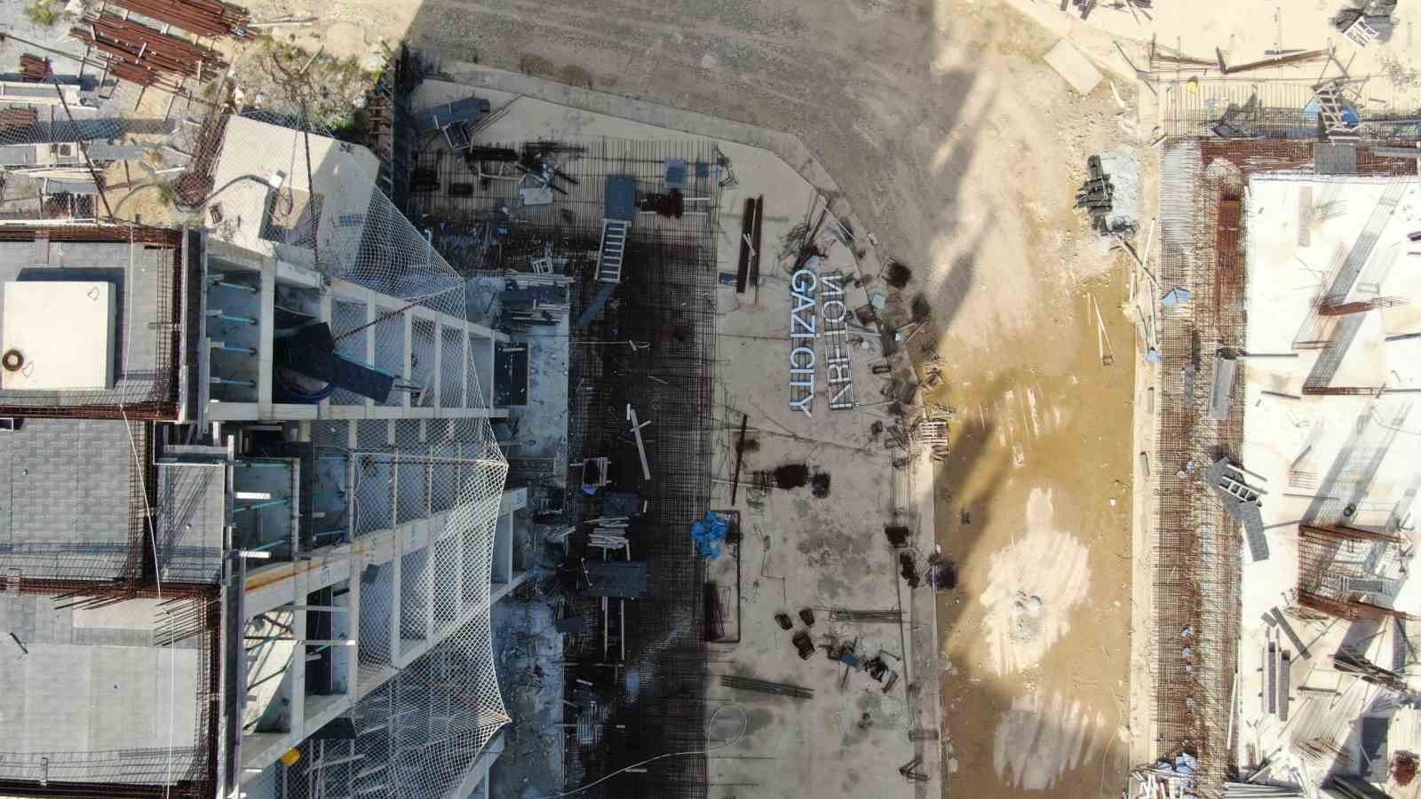 İZBETON soruşturmasında dosyaya giren dilekçeye göre ortaklardan habersiz projeye 11 villa eklenmiş
İZBETON soruşturmasında dosyaya giren dilekçeye göre ortaklardan habersiz projeye 11 villa eklenmiş