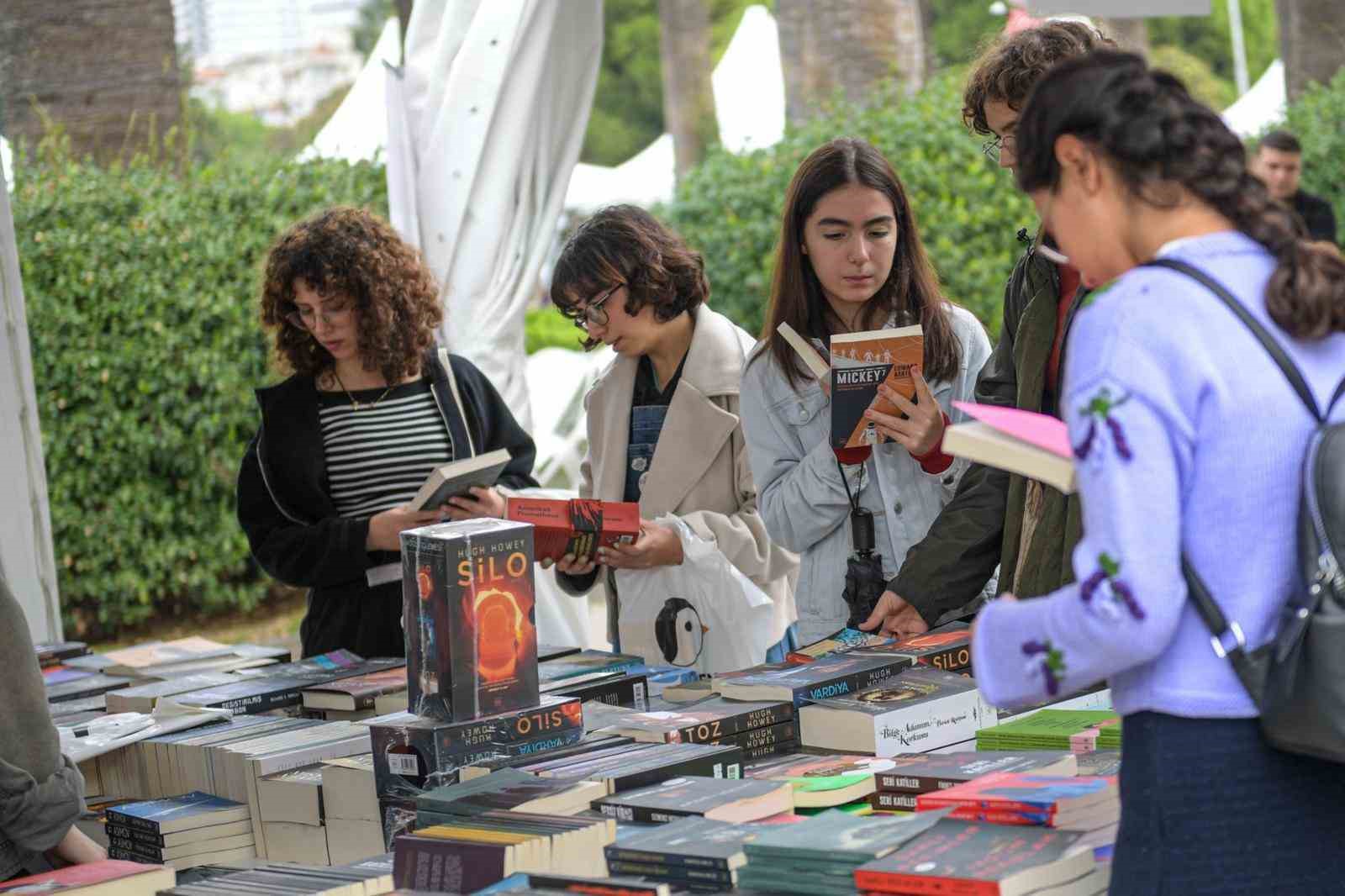 İZKİTAP - 7. İzmir Kitap Fuarı 17-26 Nisan’da Kültürpark’ta
