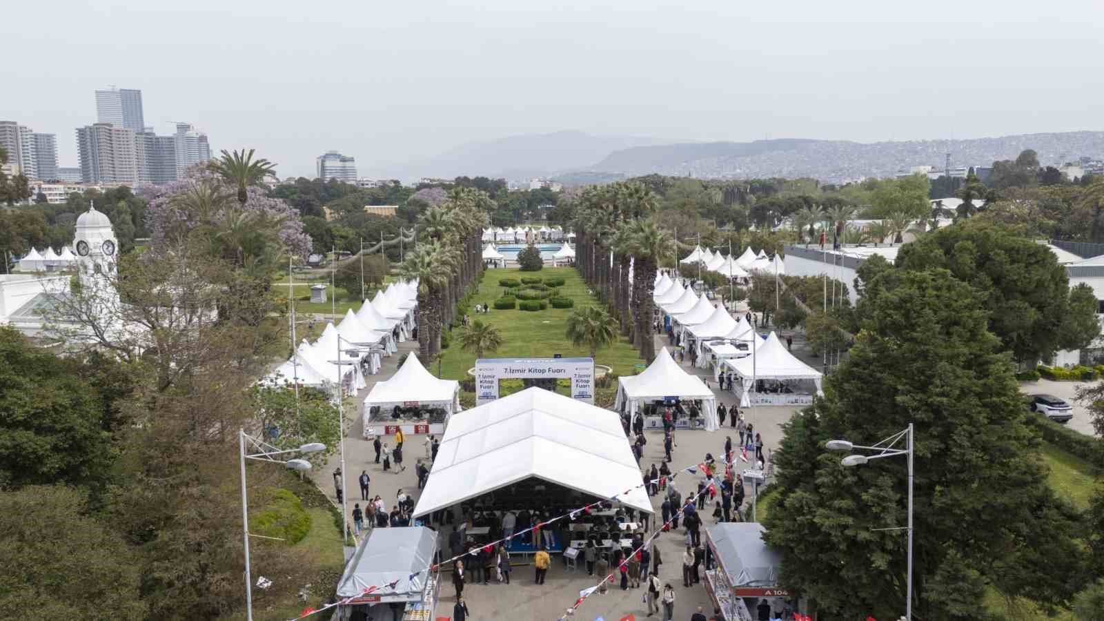 İZKİTAP-7. İzmir Kitap Fuarı kapılarını açtı
