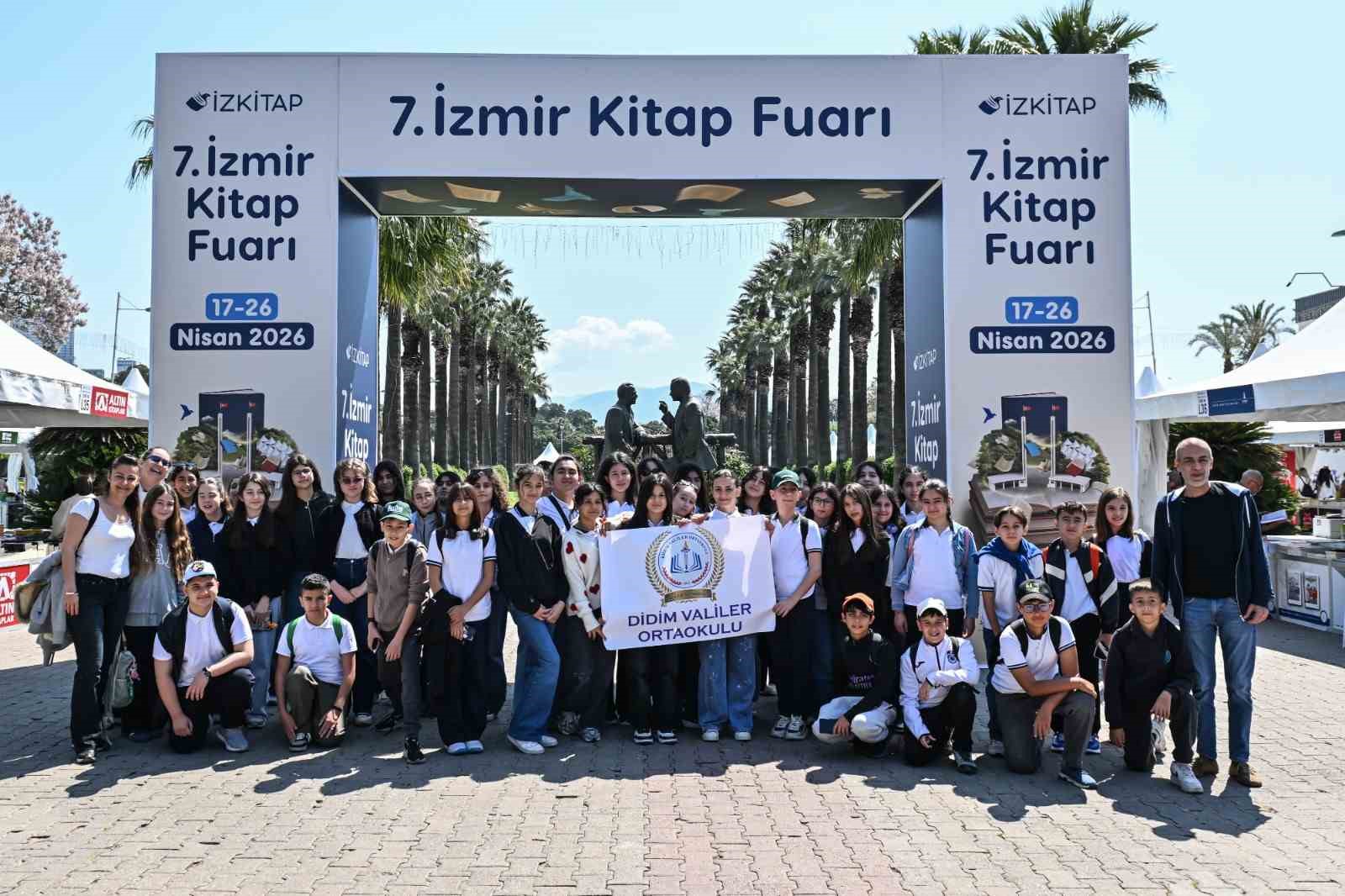 İZKİTAP öğrencilerin buluşma noktası oldu
