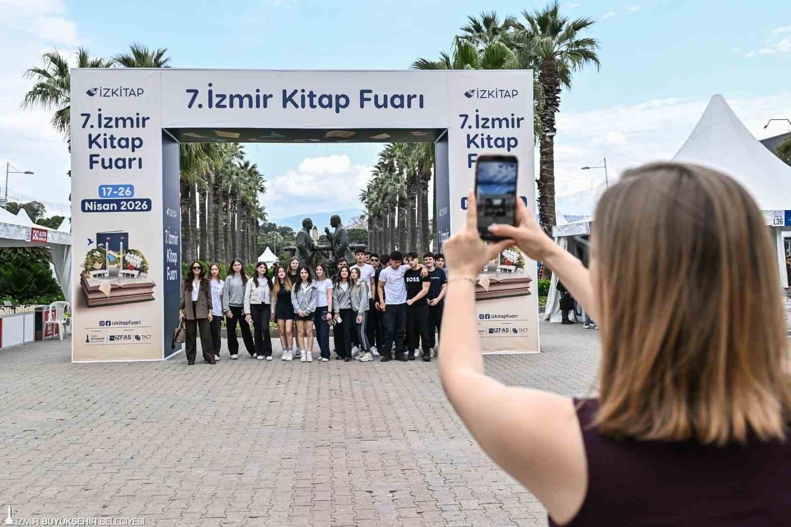 İZKİTAP’ta bilim ve edebiyat buluşuyor
